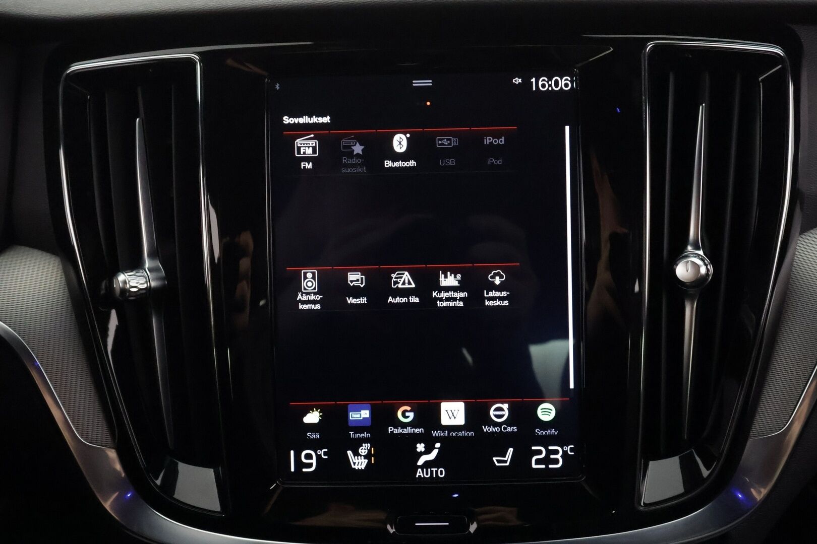 Volvo S60 2020 T5 Business R-Design aut - | ACC | Webasto | Harman/Kardon | Muistipenkki | Sporttipenkit | Puolinahat | Pilot Assist | Keyless | Lämm. ratti | Digimittaristo | 