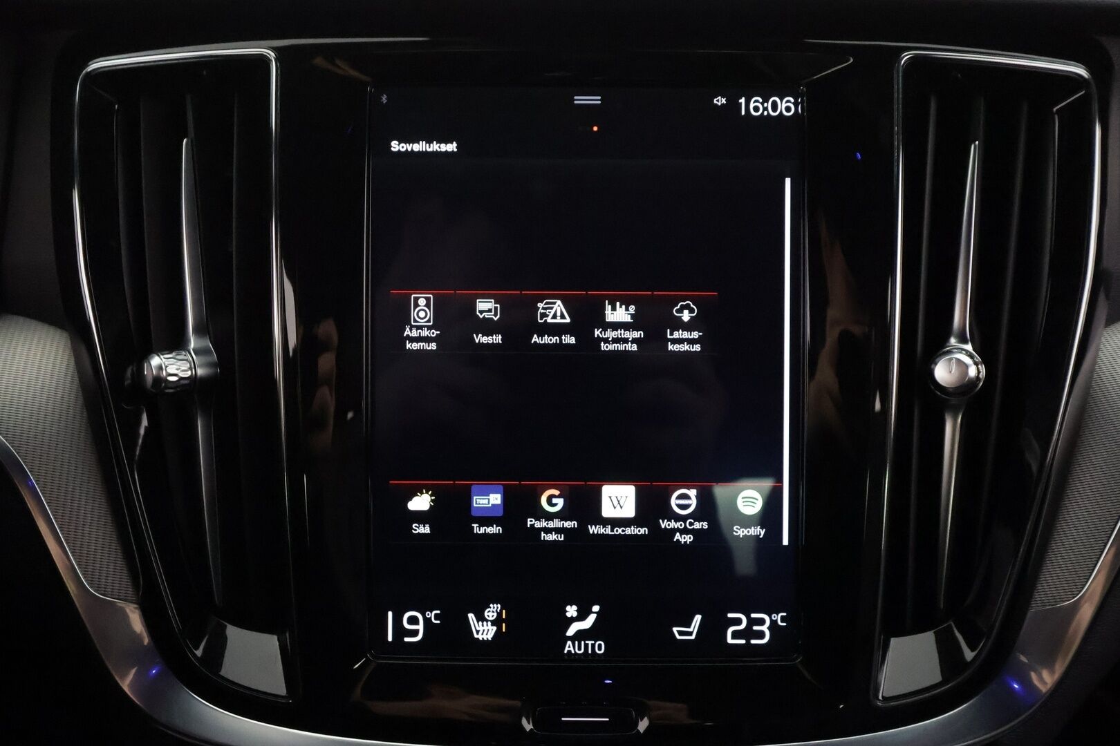 Volvo S60 2020 T5 Business R-Design aut - | ACC | Webasto | Harman/Kardon | Muistipenkki | Sporttipenkit | Puolinahat | Pilot Assist | Keyless | Lämm. ratti | Digimittaristo | 