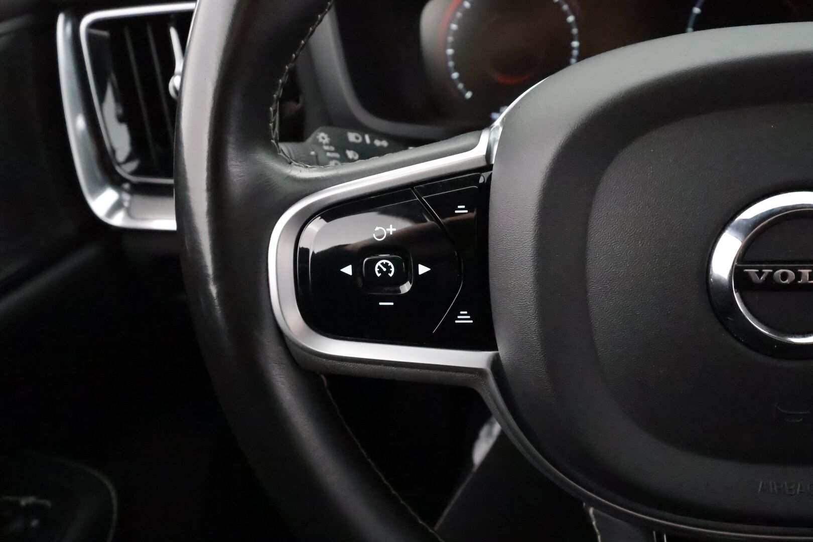 Volvo S60 2020 T5 Business R-Design aut - | ACC | Webasto | Harman/Kardon | Muistipenkki | Sporttipenkit | Puolinahat | Pilot Assist | Keyless | Lämm. ratti | Digimittaristo | 