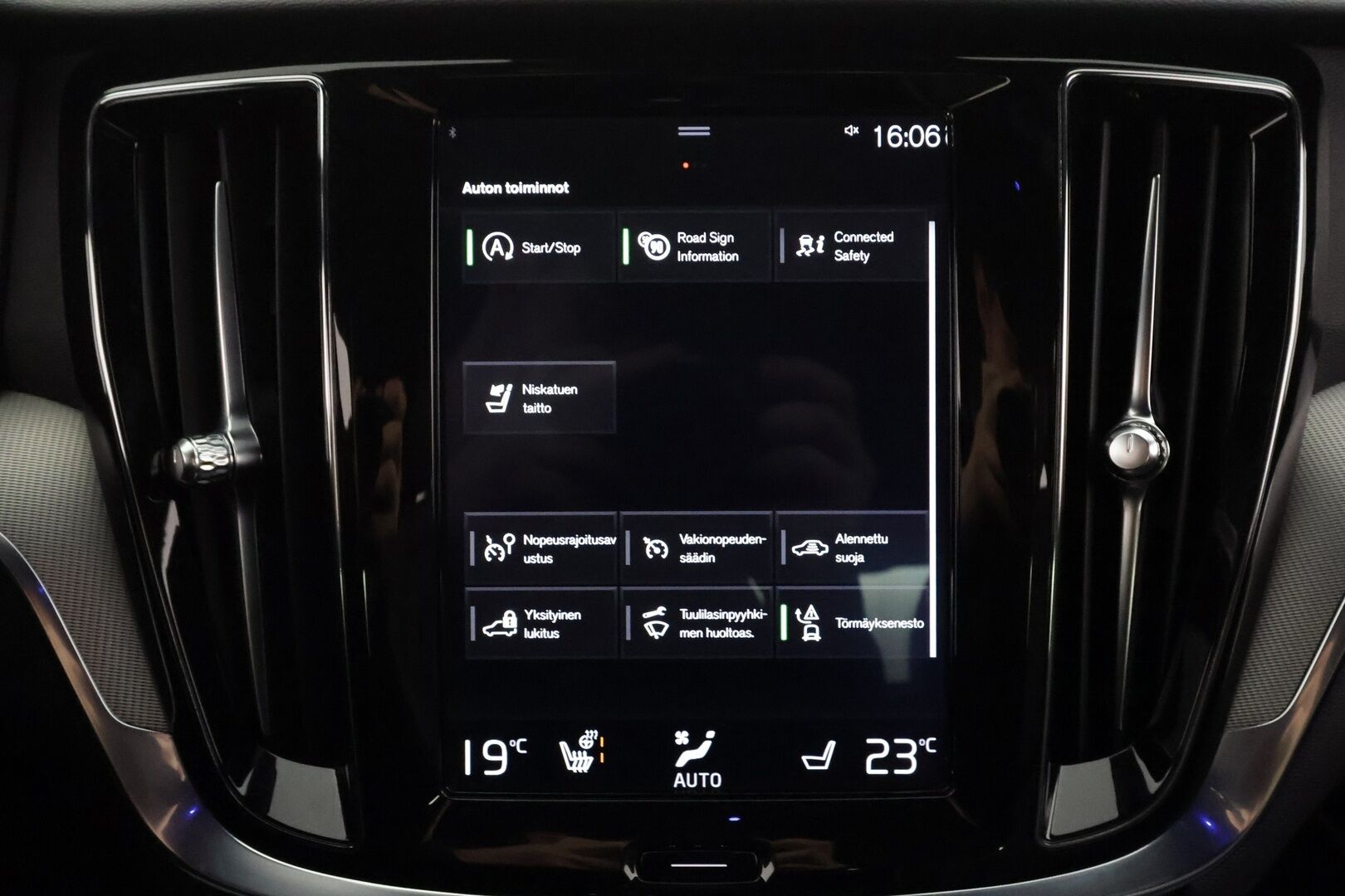 Volvo S60 2020 T5 Business R-Design aut - | ACC | Webasto | Harman/Kardon | Muistipenkki | Sporttipenkit | Puolinahat | Pilot Assist | Keyless | Lämm. ratti | Digimittaristo | 