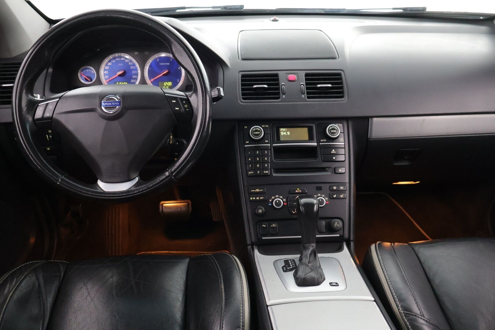 Volvo XC90 2008 7-seater D5 AWD Geartronic** YritysOutlet - Myydään vain yrityksille - 7-paikkanen | Webasto | Vetokoukku | Erinomainen huoltohistoria | 2x Renkaat alumiinivanteineen