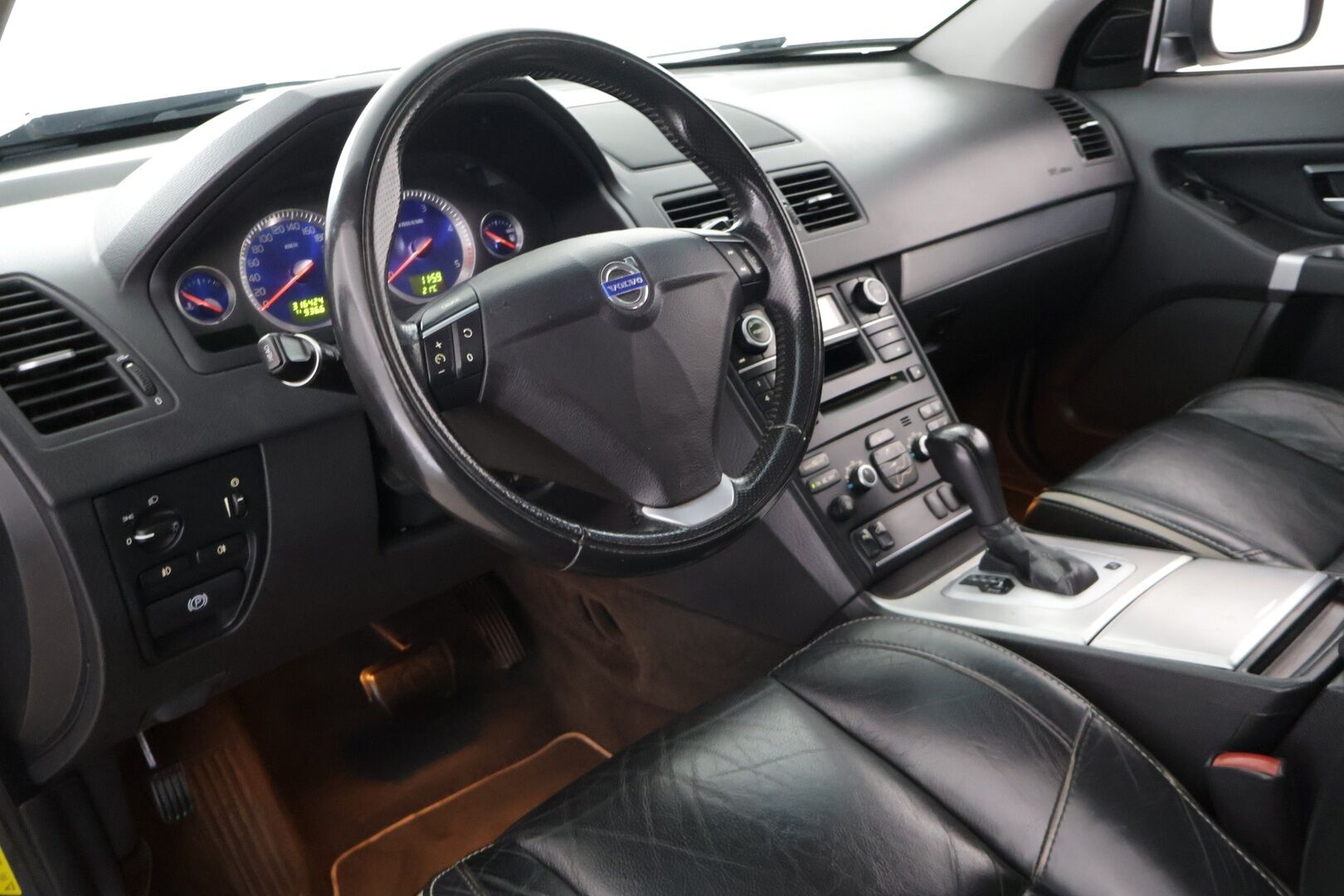 Volvo XC90 2008 7-seater D5 AWD Geartronic** YritysOutlet - Myydään vain yrityksille - 7-paikkanen | Webasto | Vetokoukku | Erinomainen huoltohistoria | 2x Renkaat alumiinivanteineen