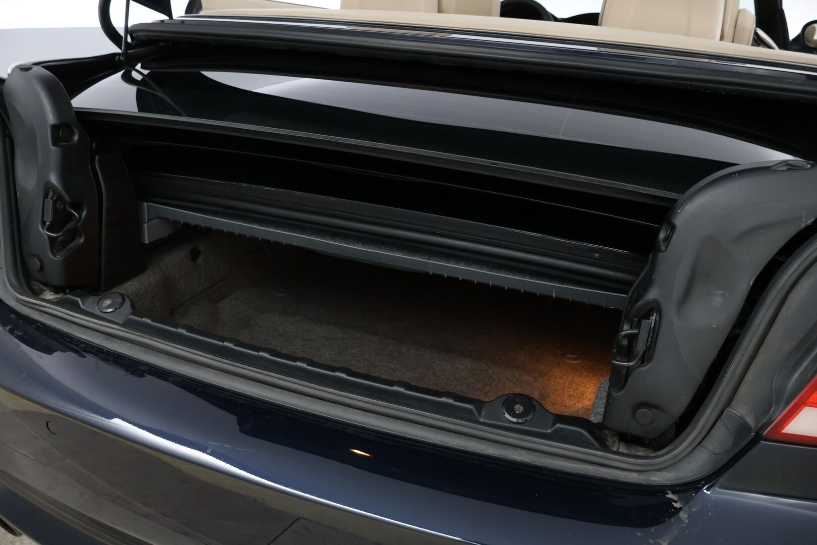 BMW 330 2008 A E92 Coupé - Prof. Navi / Sähköpenkit / Vaalea Nahkasisusta / Xenon / Keyless / Juuri saapunut!