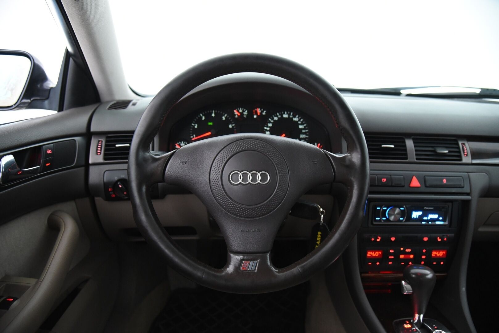 Audi A6 2000 4D A6 SEDAN QUATTRO 2.4 AUT / Myydään huutokaupat.com:issa! - Myydään vain huutokaupat.com:issa! 