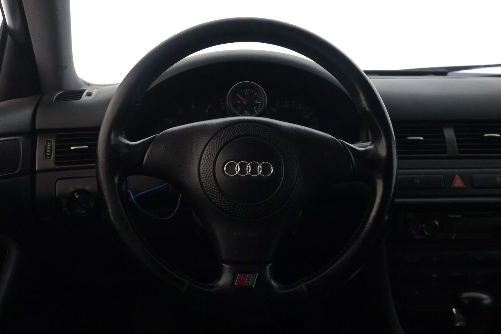 Audi A6 2001 5D A6 AVANT QUATTRO 2.7T AUTOMATIC-4B-4X4/276 - | Tämä auto myynnissä Huutokaupat.com | Lohko | 2xVanteet | Pioneeri soitin | Nahkasisusta |