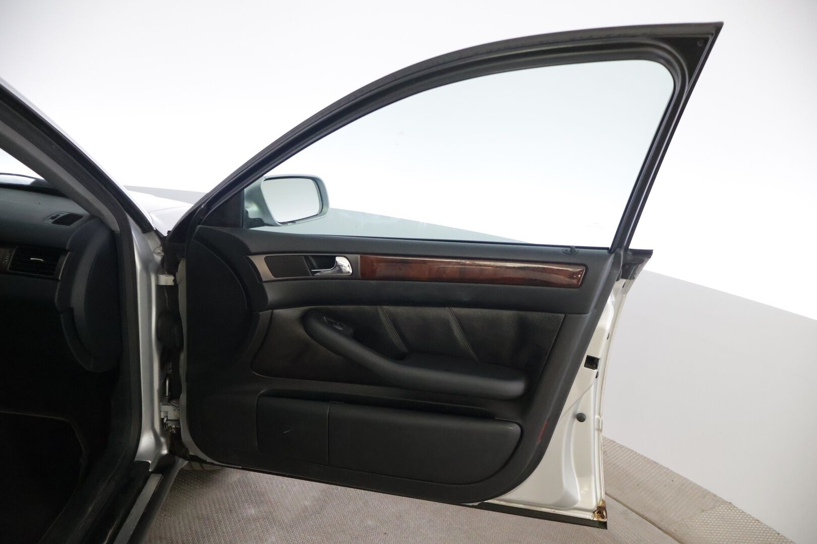 Audi A6 2001 5D A6 AVANT QUATTRO 2.7T AUTOMATIC-4B-4X4/276 - | Tämä auto myynnissä Huutokaupat.com | Lohko | 2xVanteet | Pioneeri soitin | Nahkasisusta |