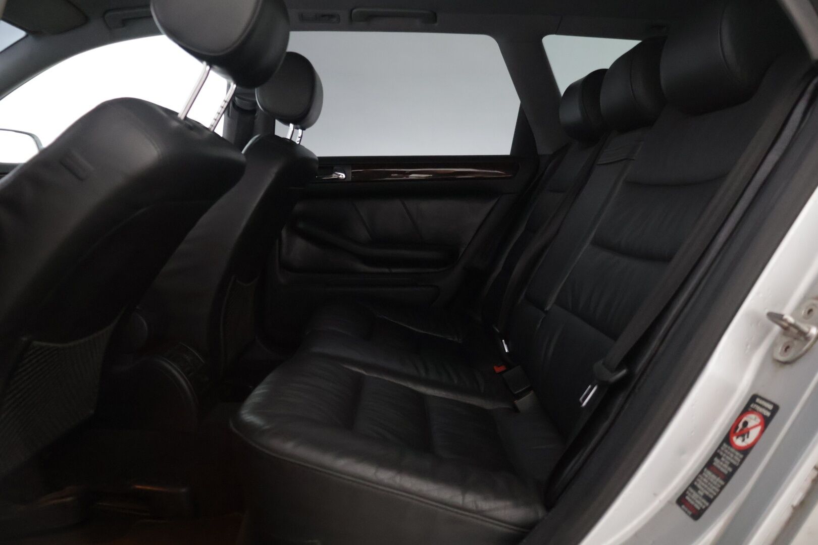 Audi A6 2001 5D A6 AVANT QUATTRO 2.7T AUTOMATIC-4B-4X4/276 - | Tämä auto myynnissä Huutokaupat.com | Lohko | 2xVanteet | Pioneeri soitin | Nahkasisusta |
