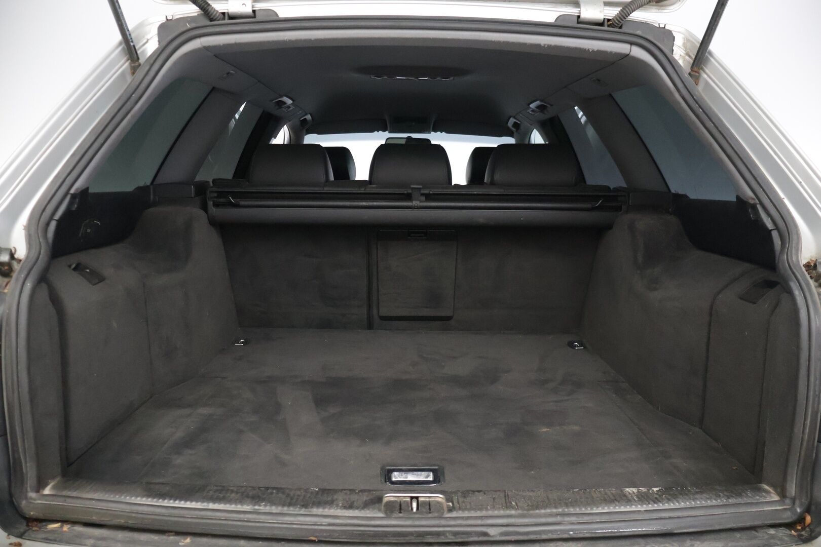 Audi A6 2001 5D A6 AVANT QUATTRO 2.7T AUTOMATIC-4B-4X4/276 - | Tämä auto myynnissä Huutokaupat.com | Lohko | 2xVanteet | Pioneeri soitin | Nahkasisusta |