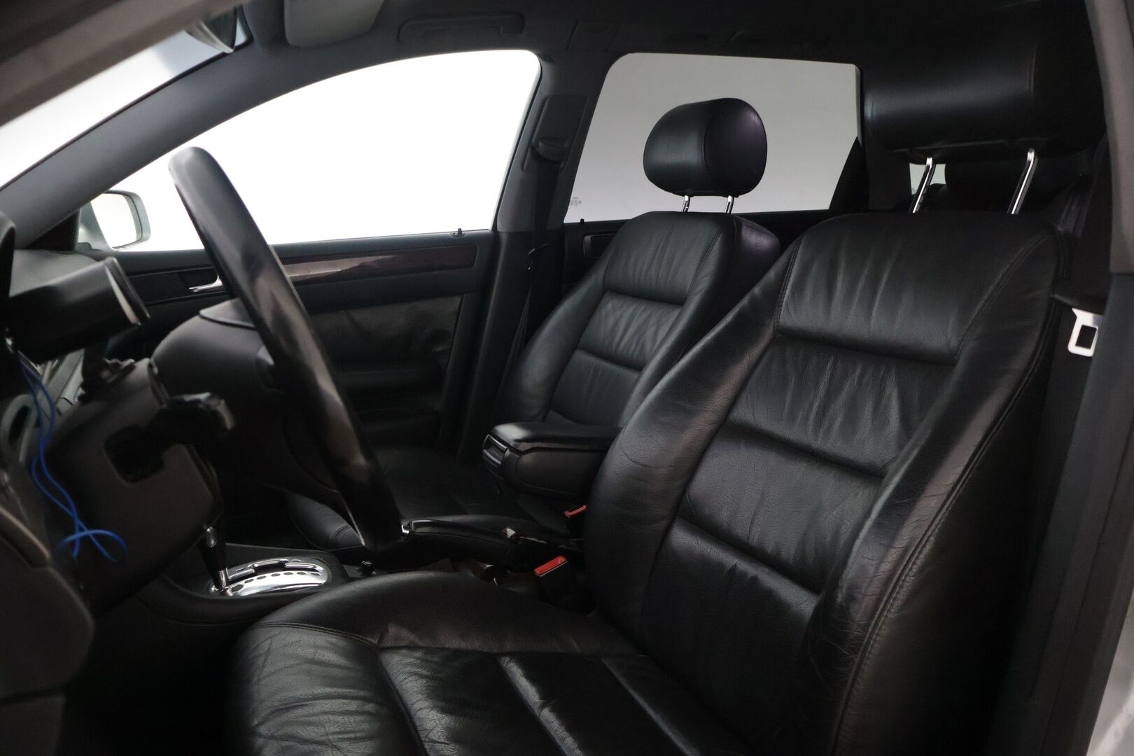 Audi A6 2001 5D A6 AVANT QUATTRO 2.7T AUTOMATIC-4B-4X4/276 - | Tämä auto myynnissä Huutokaupat.com | Lohko | 2xVanteet | Pioneeri soitin | Nahkasisusta |