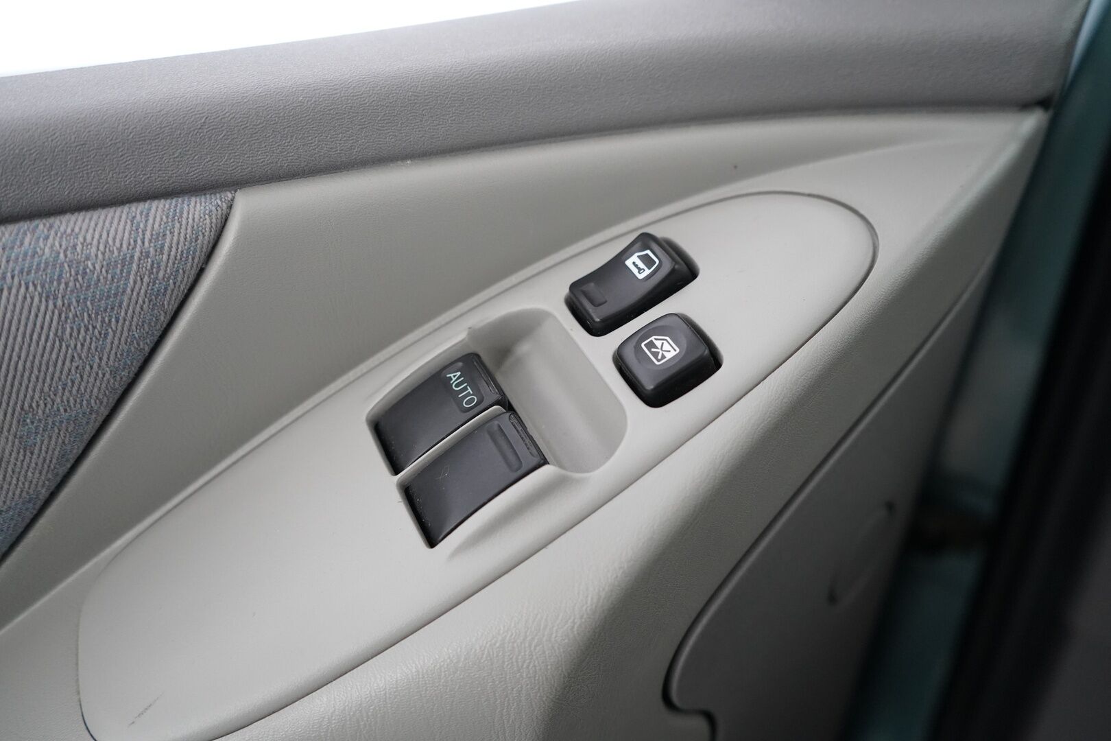 Nissan Almera 2002 1,8 16V Business 5ov. - YritysOutlet - Myydään vain yrityksille - Kahdet ok renkaat / Suomi-auto / Seuraava katsastus 04/2026