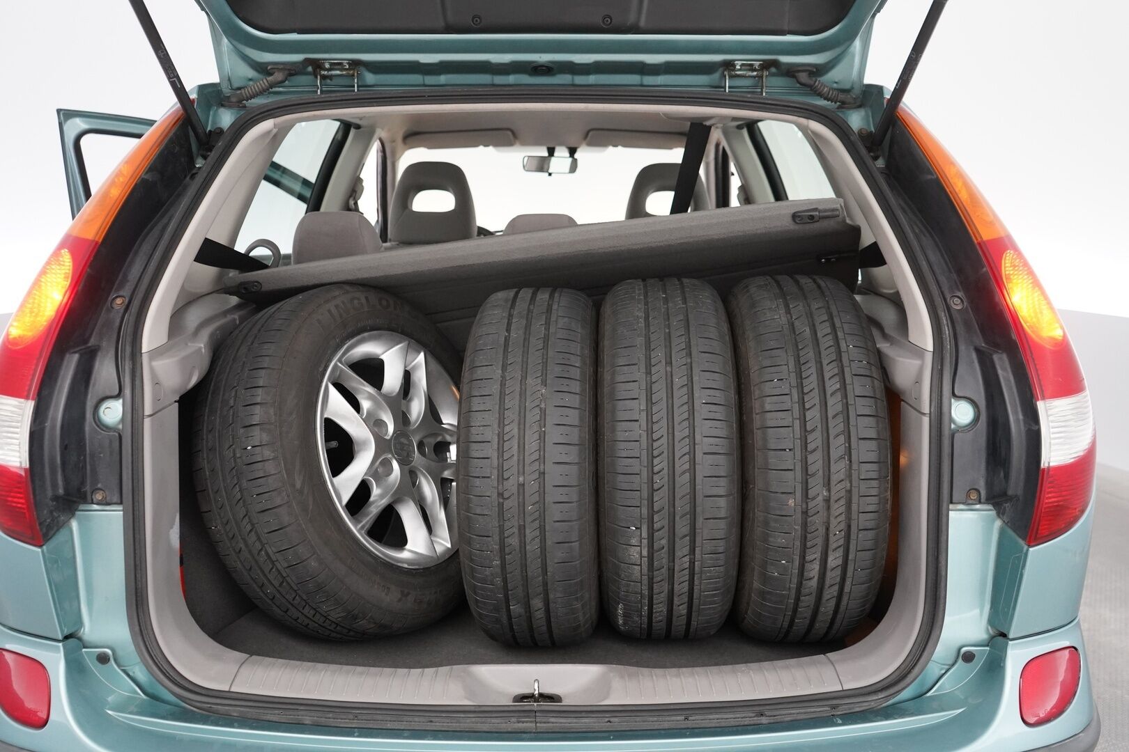 Nissan Almera 2002 1,8 16V Business 5ov. - YritysOutlet - Myydään vain yrityksille - Kahdet ok renkaat / Suomi-auto / Seuraava katsastus 04/2026