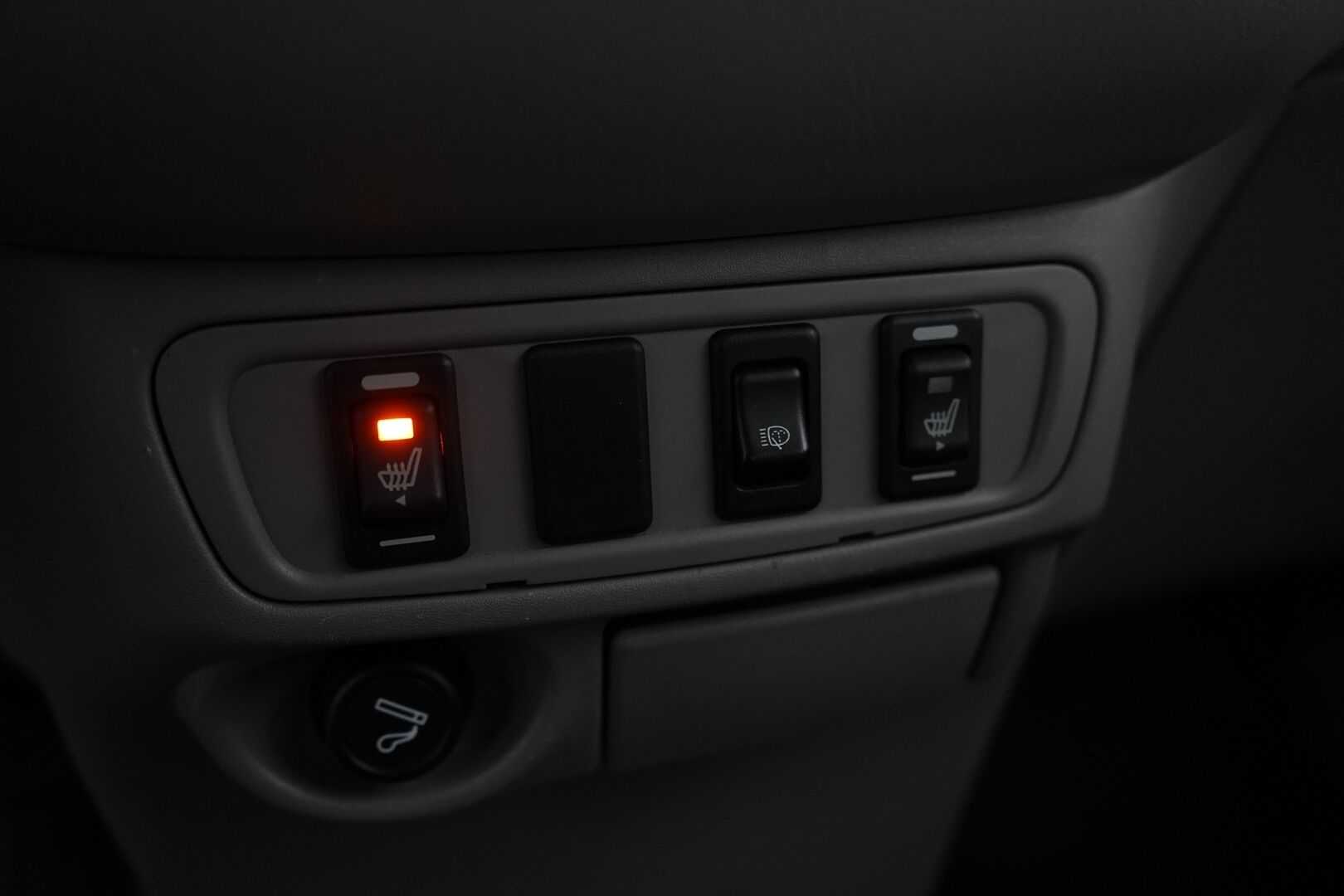 Nissan Almera 2002 1,8 16V Business 5ov. - YritysOutlet - Myydään vain yrityksille - Kahdet ok renkaat / Suomi-auto / Seuraava katsastus 04/2026