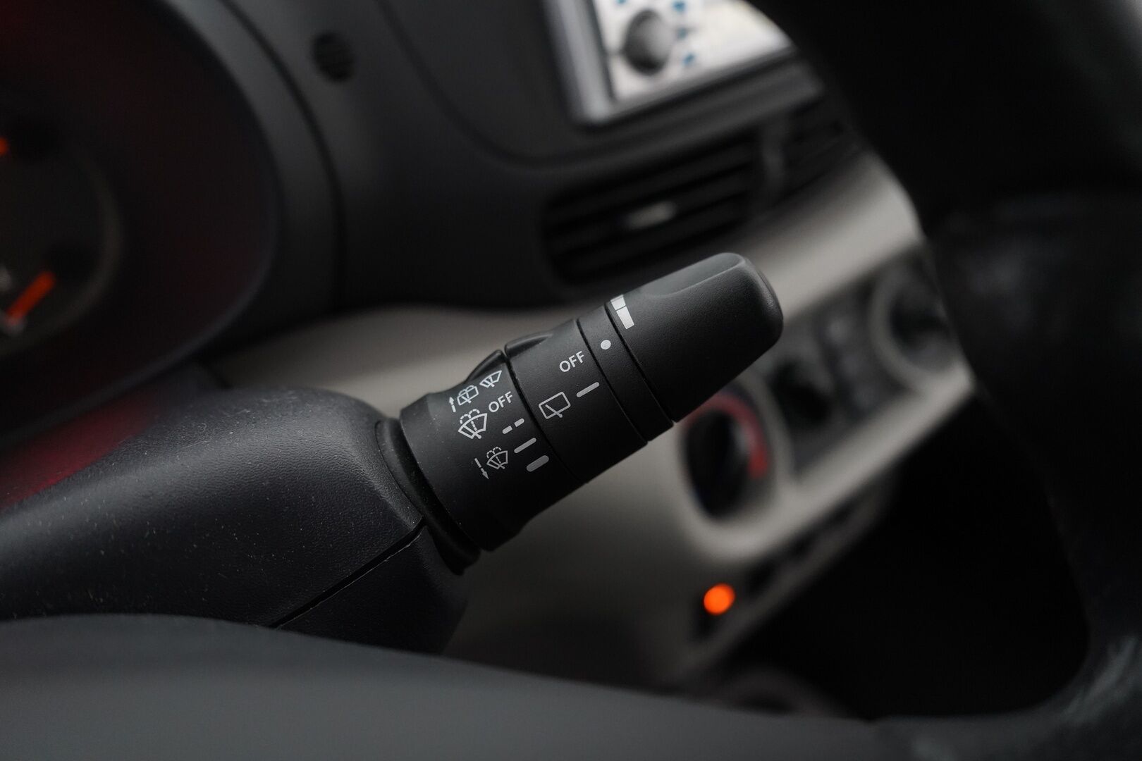 Nissan Almera 2002 1,8 16V Business 5ov. - YritysOutlet - Myydään vain yrityksille - Kahdet ok renkaat / Suomi-auto / Seuraava katsastus 04/2026