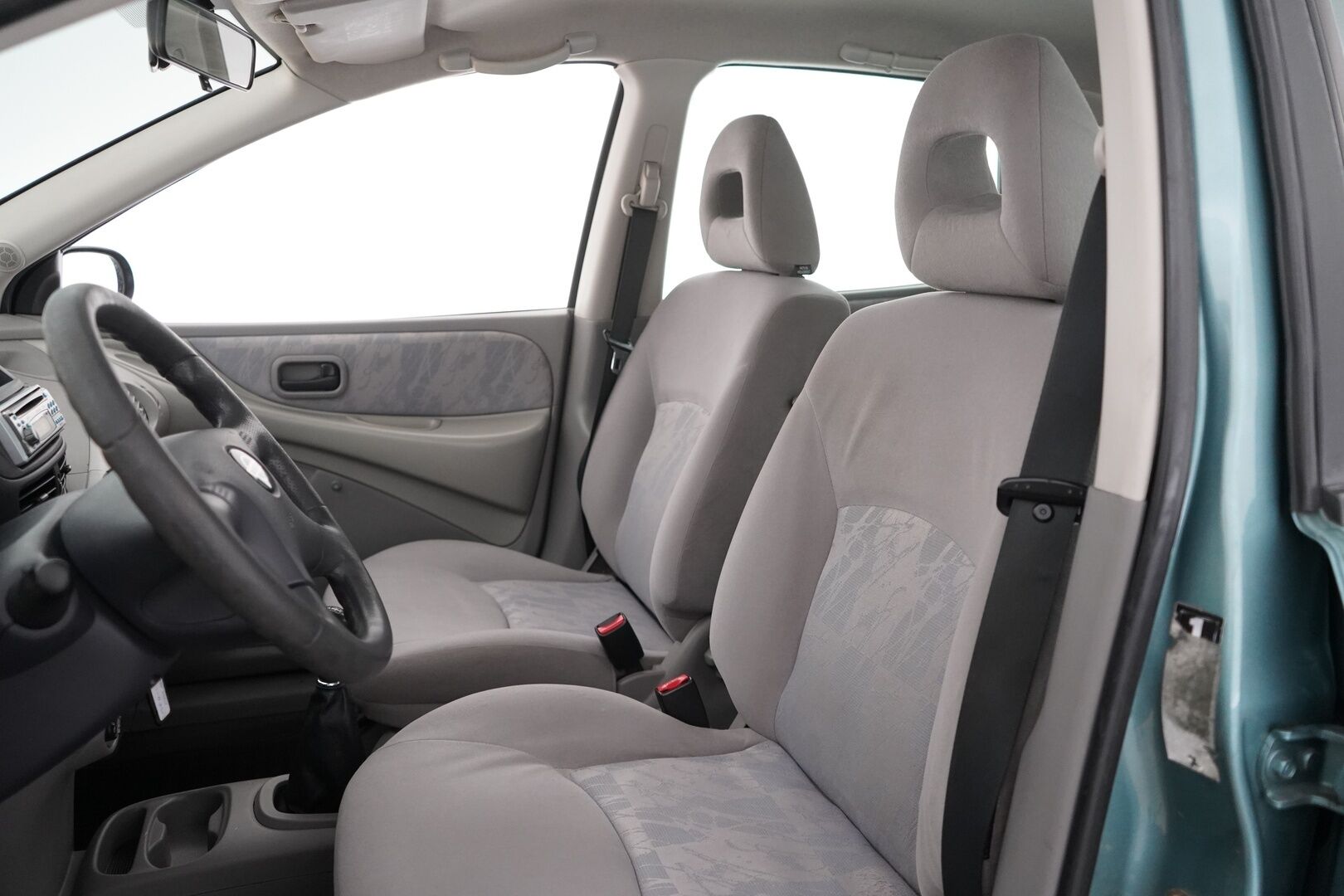 Nissan Almera 2002 1,8 16V Business 5ov. - YritysOutlet - Myydään vain yrityksille - Kahdet ok renkaat / Suomi-auto / Seuraava katsastus 04/2026