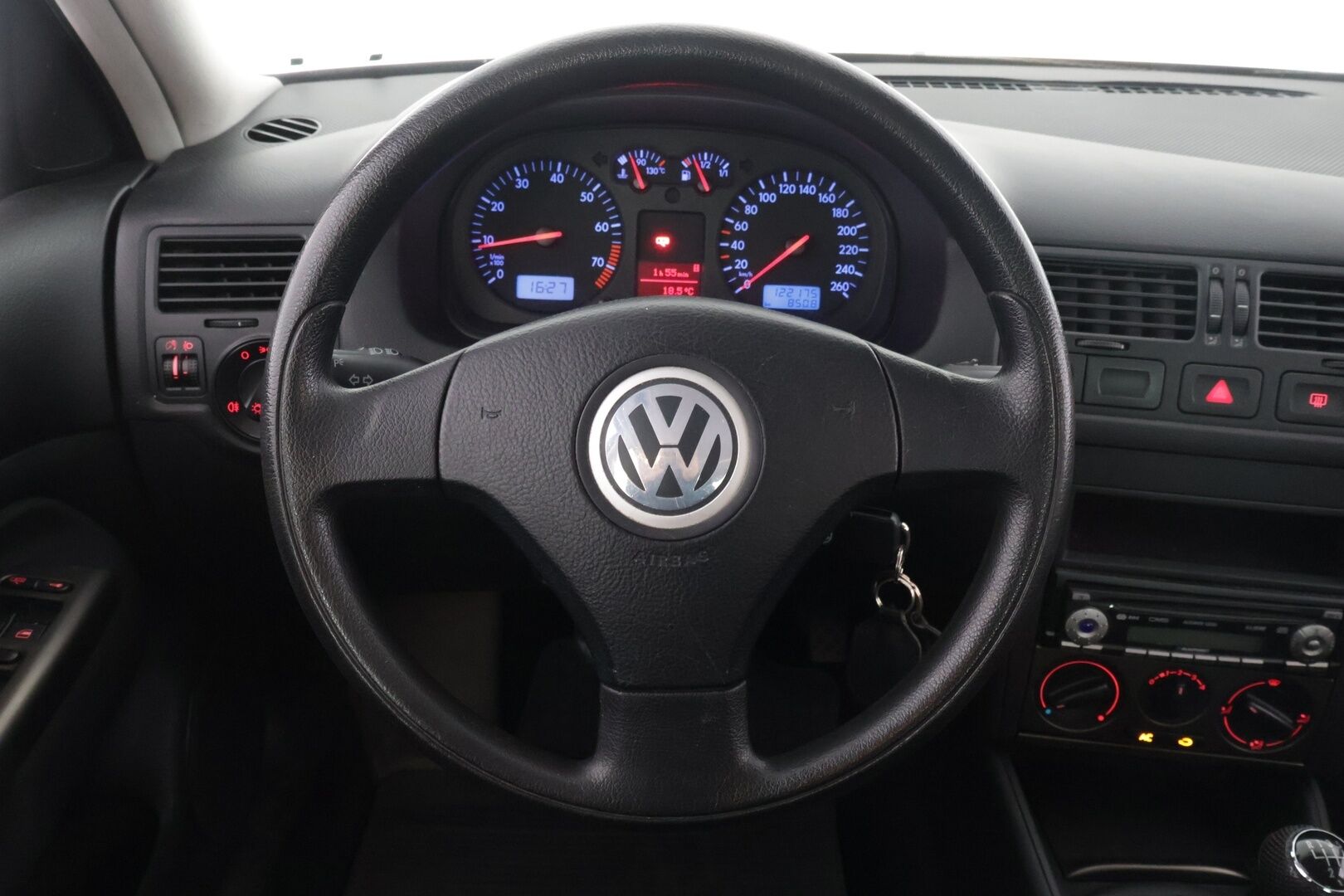 Volkswagen Bora 2004 4D BORA SEDAN 1.6 - * MYYDÄÄN HUUTOKAUPAT.COM * 