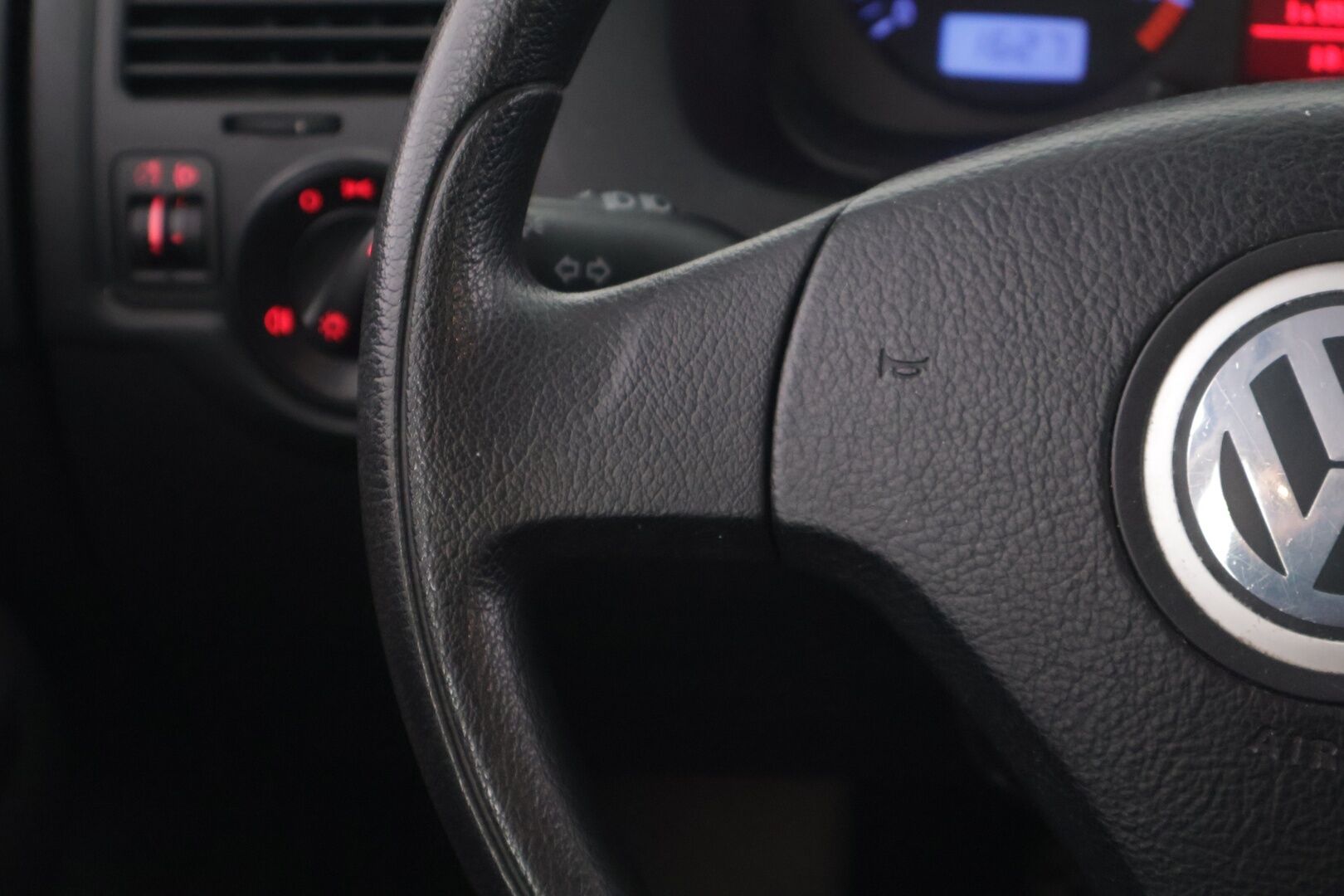 Volkswagen Bora 2004 4D BORA SEDAN 1.6 - * MYYDÄÄN HUUTOKAUPAT.COM * 