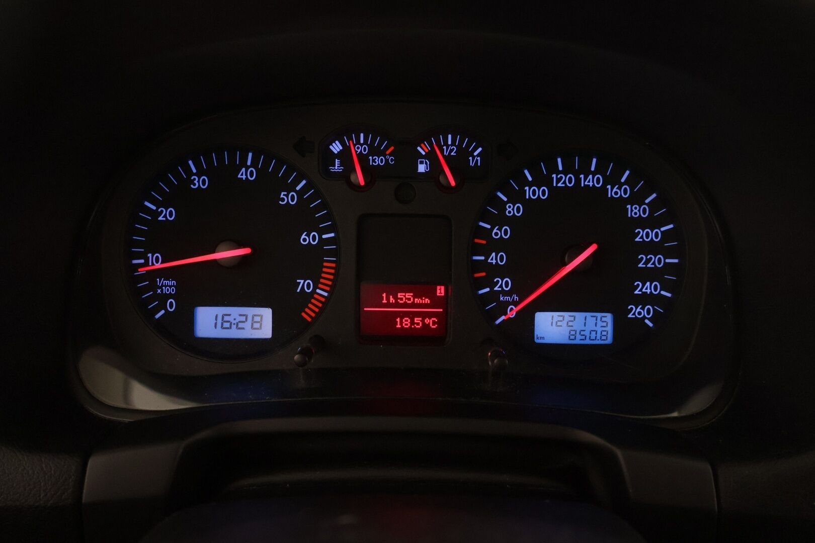 Volkswagen Bora 2004 4D BORA SEDAN 1.6 - * MYYDÄÄN HUUTOKAUPAT.COM * 