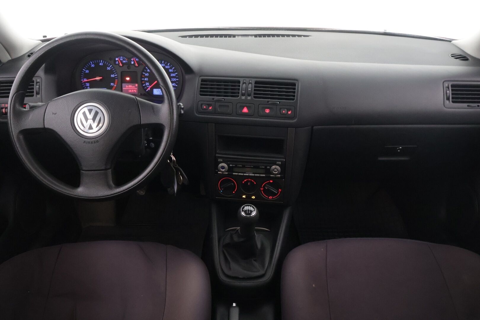 Volkswagen Bora 2004 4D BORA SEDAN 1.6 - * MYYDÄÄN HUUTOKAUPAT.COM * 