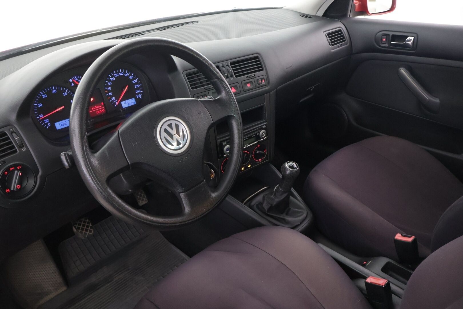 Volkswagen Bora 2004 4D BORA SEDAN 1.6 - * MYYDÄÄN HUUTOKAUPAT.COM * 