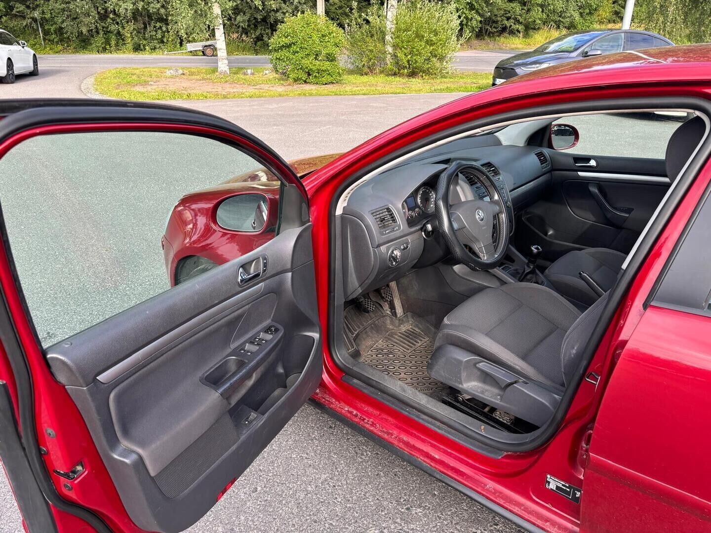 Volkswagen Golf 2004 4D GOLF HACTBACK 1.6 - Myydään Huutokaupat.com -