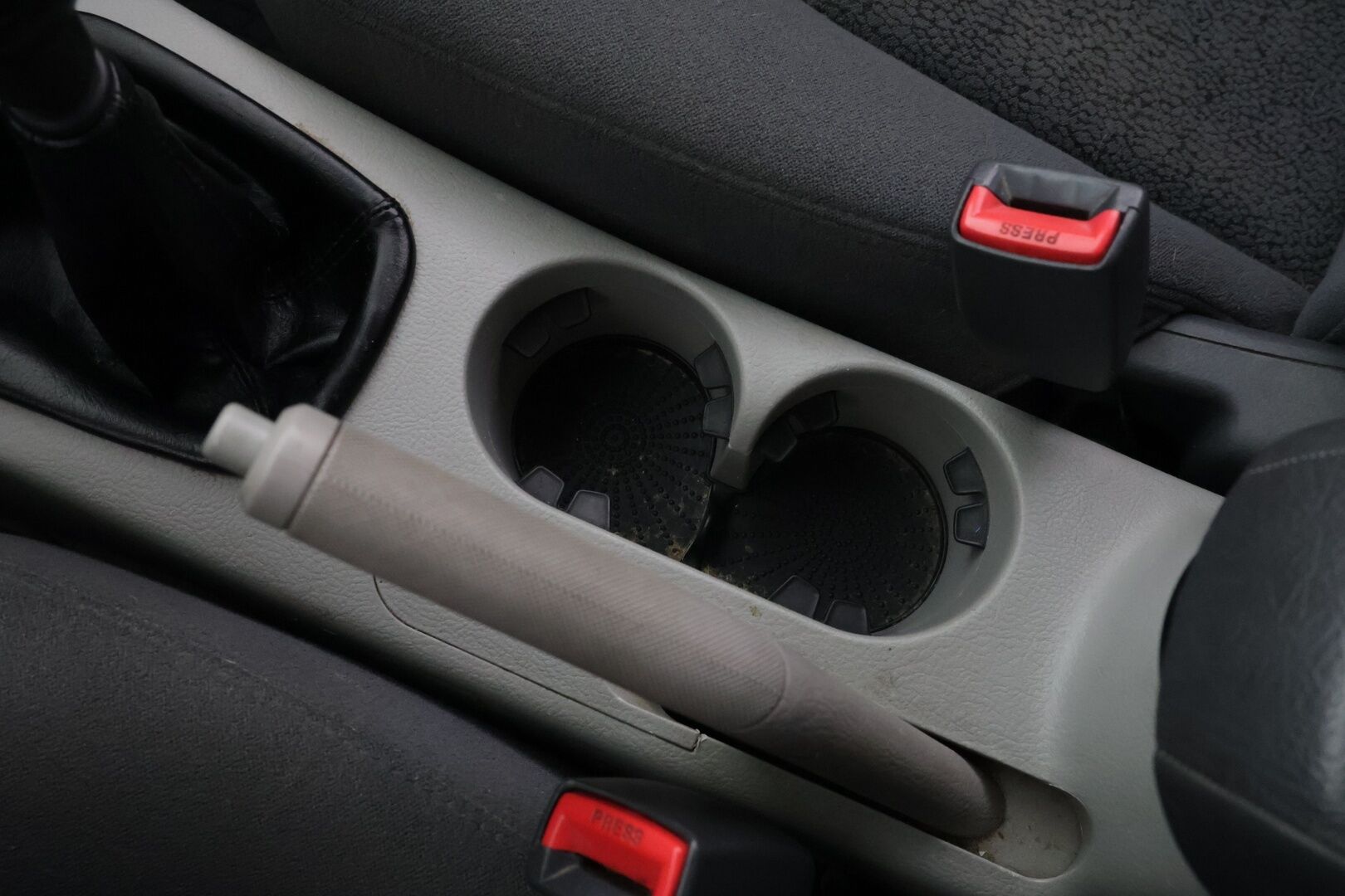 Kia Cerato 2005 5D CERATO MPV 1.6-FE2422/261 - TÄMÄ AUTO MYYDÄÄN HUUTOKAUPAT.COM SIVUSTOLLA