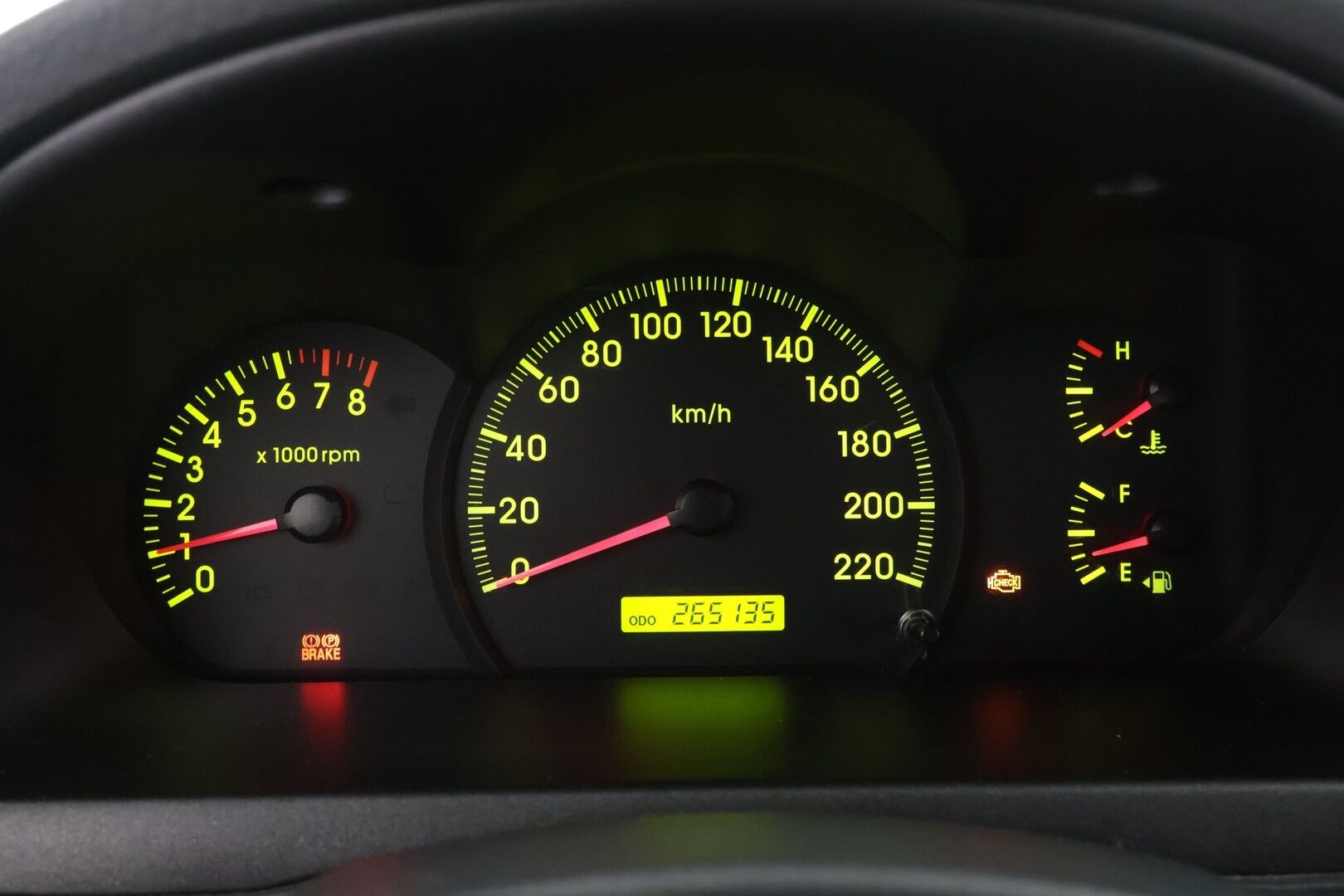 Kia Cerato 2005 5D CERATO MPV 1.6-FE2422/261 - TÄMÄ AUTO MYYDÄÄN HUUTOKAUPAT.COM SIVUSTOLLA