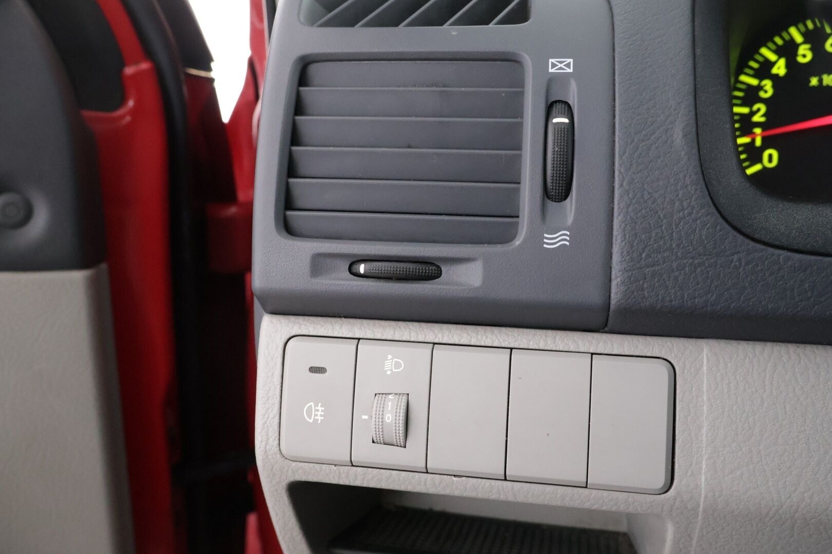 Kia Cerato 2005 5D CERATO MPV 1.6-FE2422/261 - TÄMÄ AUTO MYYDÄÄN HUUTOKAUPAT.COM SIVUSTOLLA