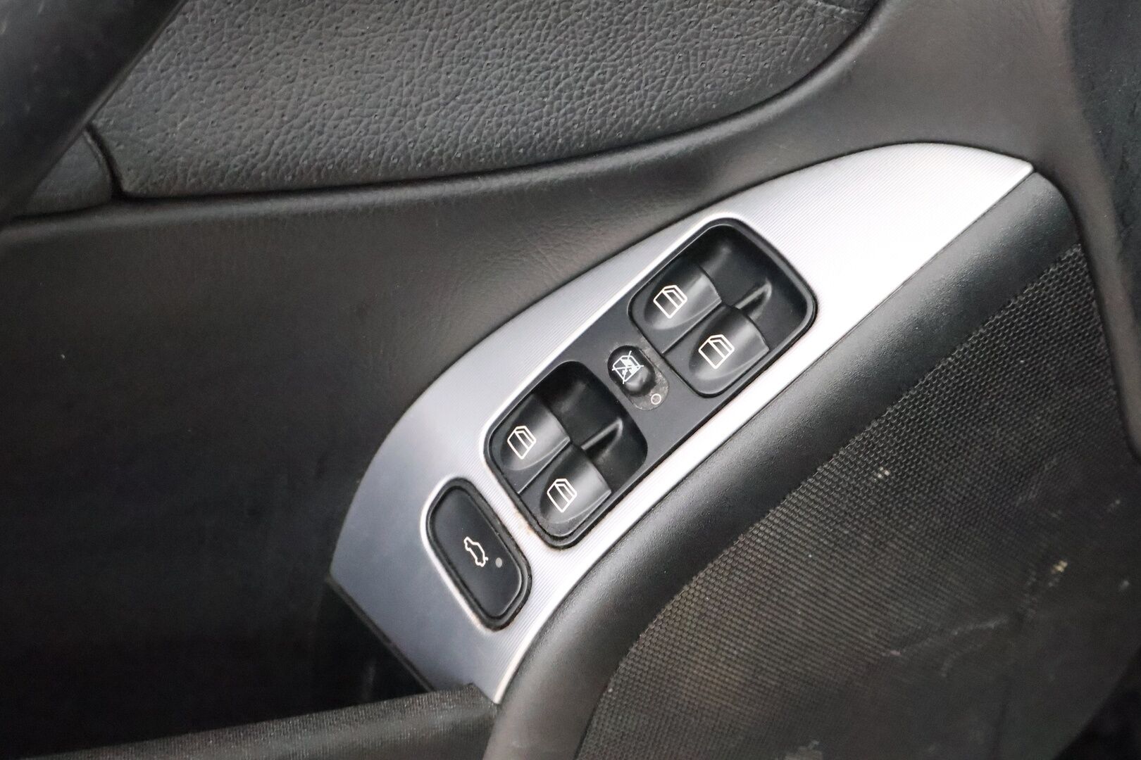Mercedes-Benz C 2006 180 Kompressor aut - MYYDÄÄN HUUTOKAUPAT.COM! Suomi-auto / Lohko / Vakkari / Koukku / Juuri katsastettu!