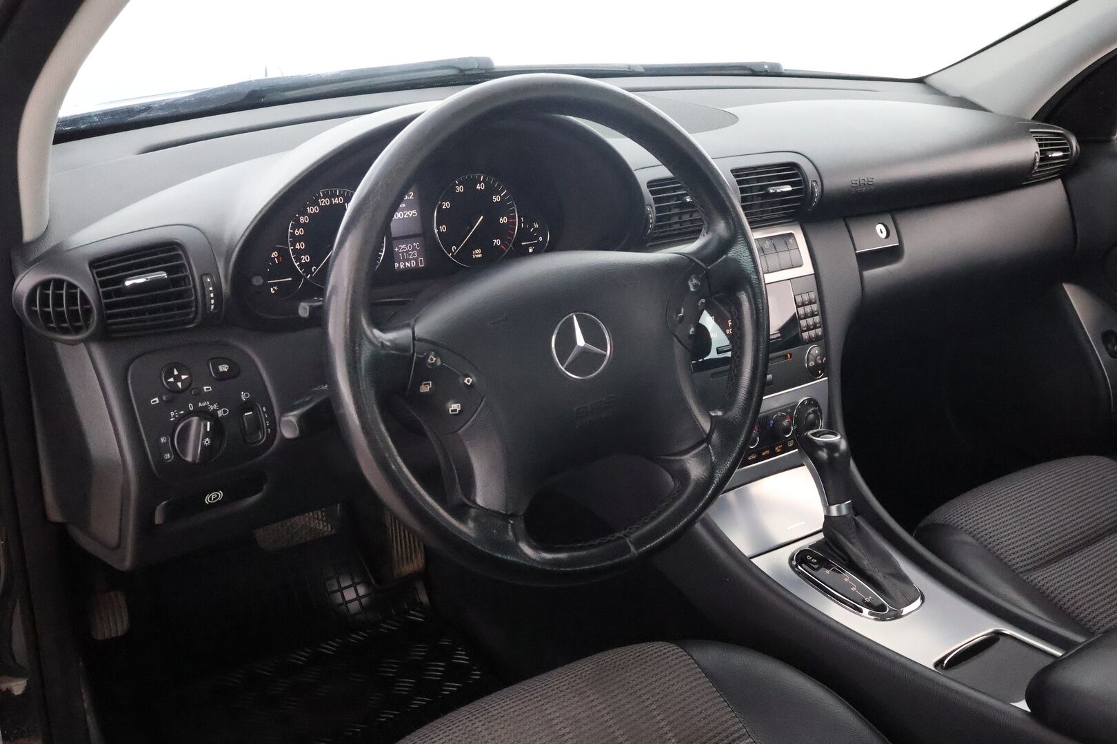 Mercedes-Benz C 2006 180 Kompressor aut - MYYDÄÄN HUUTOKAUPAT.COM! Suomi-auto / Lohko / Vakkari / Koukku / Juuri katsastettu!