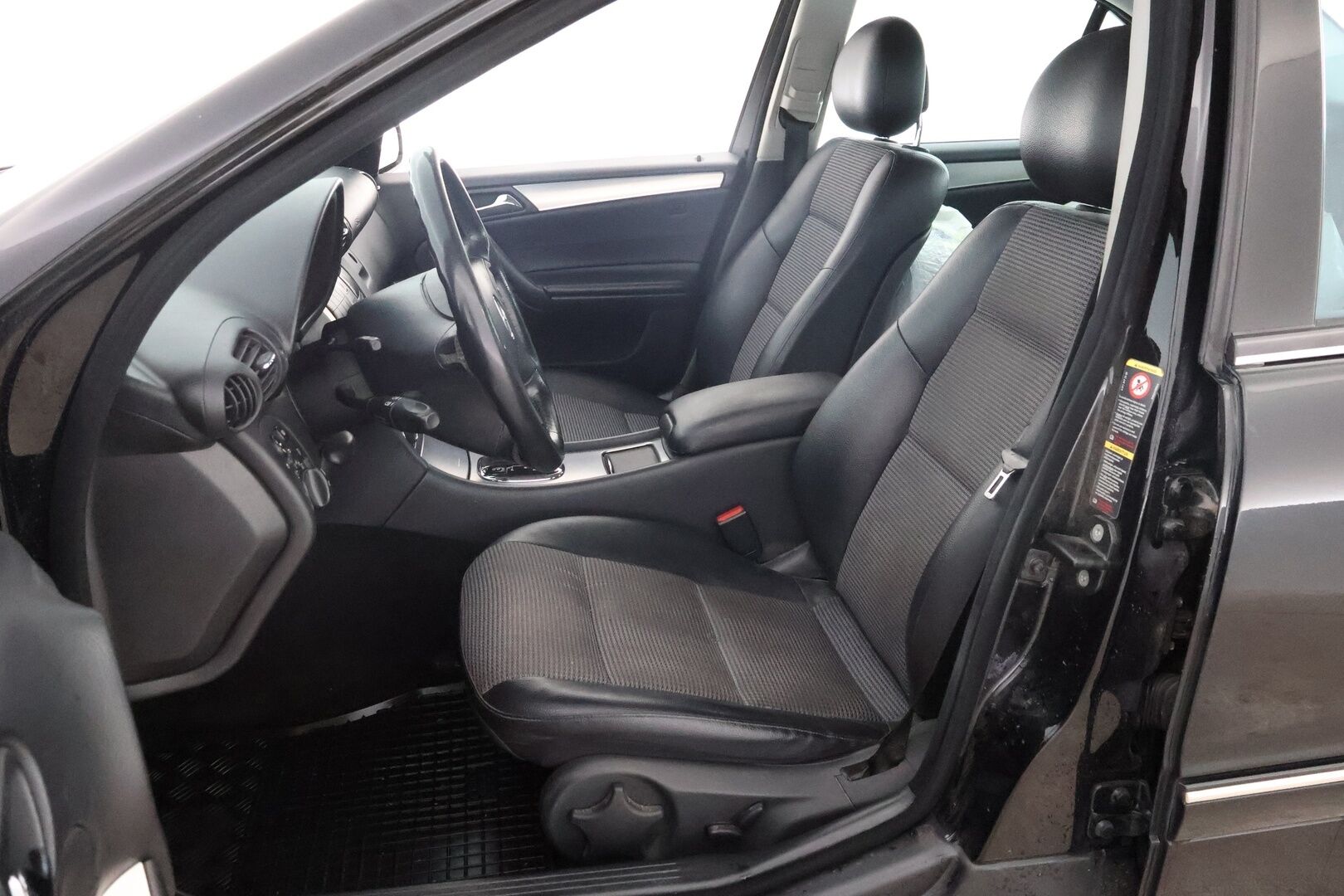 Mercedes-Benz C 2006 180 Kompressor aut - MYYDÄÄN HUUTOKAUPAT.COM! Suomi-auto / Lohko / Vakkari / Koukku / Juuri katsastettu!