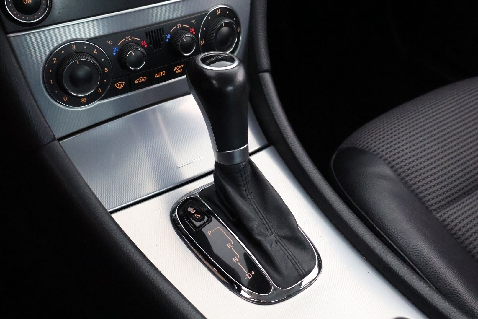 Mercedes-Benz C 2006 180 Kompressor aut - MYYDÄÄN HUUTOKAUPAT.COM! Suomi-auto / Lohko / Vakkari / Koukku / Juuri katsastettu!
