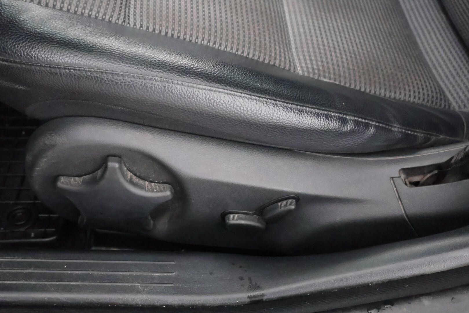Mercedes-Benz C 2006 180 Kompressor aut - MYYDÄÄN HUUTOKAUPAT.COM! Suomi-auto / Lohko / Vakkari / Koukku / Juuri katsastettu!