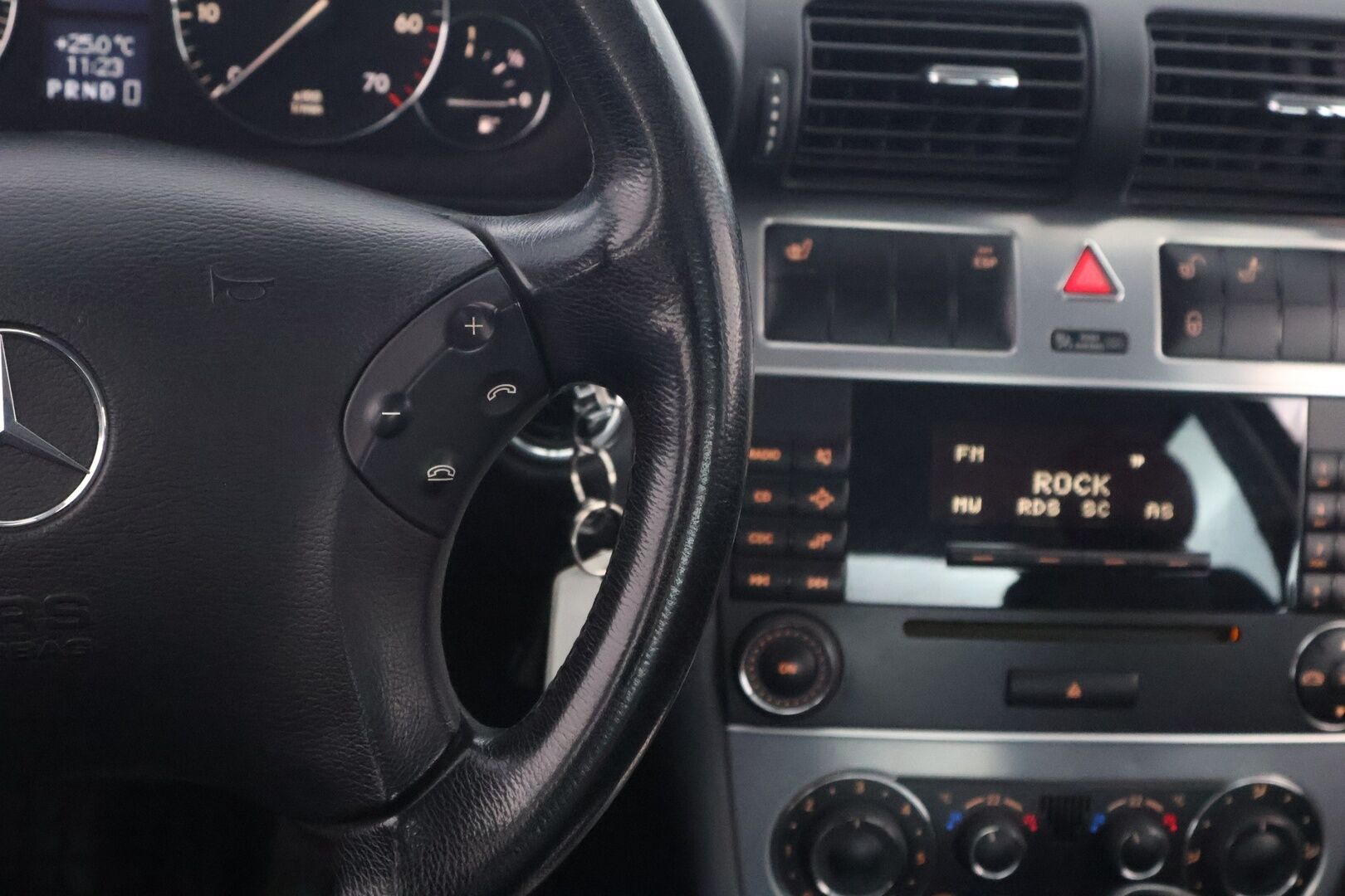 Mercedes-Benz C 2006 180 Kompressor aut - MYYDÄÄN HUUTOKAUPAT.COM! Suomi-auto / Lohko / Vakkari / Koukku / Juuri katsastettu!
