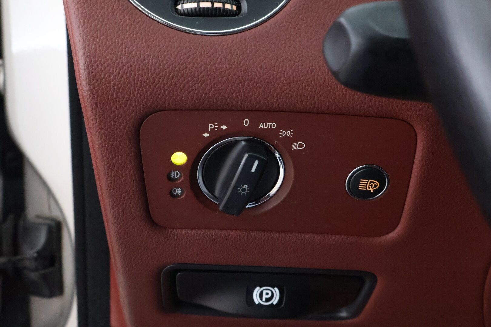 Mercedes-Benz CLS 2005 500 V8 - YritysOutlet - Myydään vain yrityksille - – Tämä auto myydään YritysOutlet -valikoimasta vain yritykselle