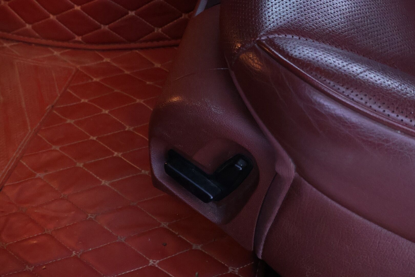 Mercedes-Benz CLS 2005 500 V8 - YritysOutlet - Myydään vain yrityksille - – Tämä auto myydään YritysOutlet -valikoimasta vain yritykselle