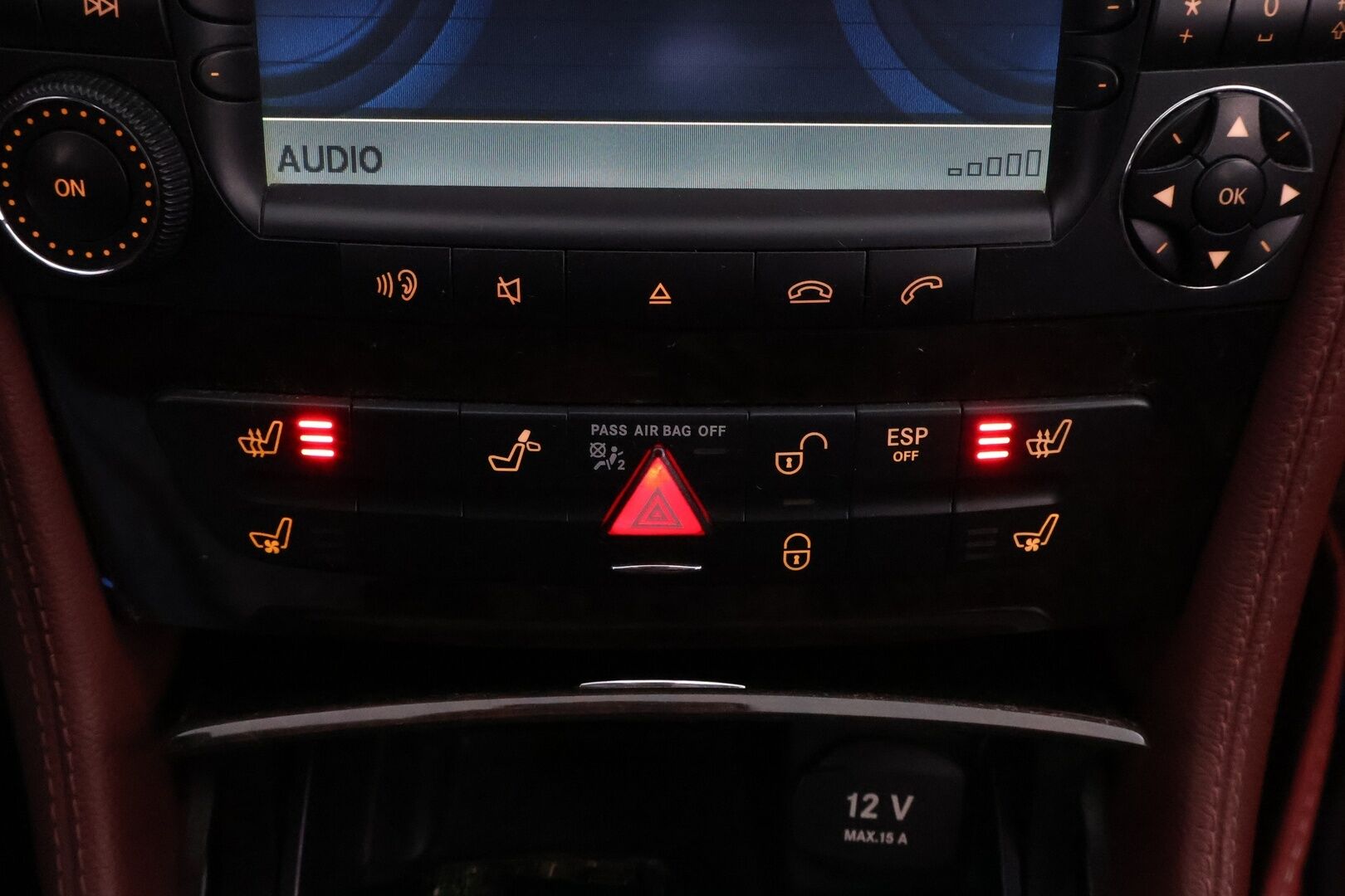 Mercedes-Benz CLS 2005 500 V8 - YritysOutlet - Myydään vain yrityksille - – Tämä auto myydään YritysOutlet -valikoimasta vain yritykselle