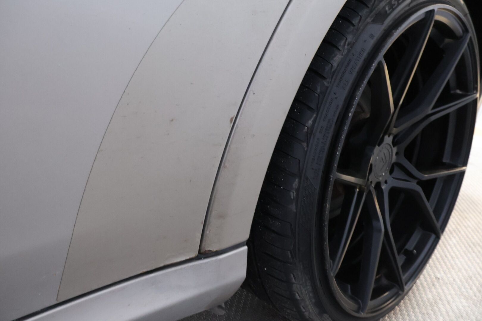 Mercedes-Benz CLS 2005 500 V8 - YritysOutlet - Myydään vain yrityksille - – Tämä auto myydään YritysOutlet -valikoimasta vain yritykselle