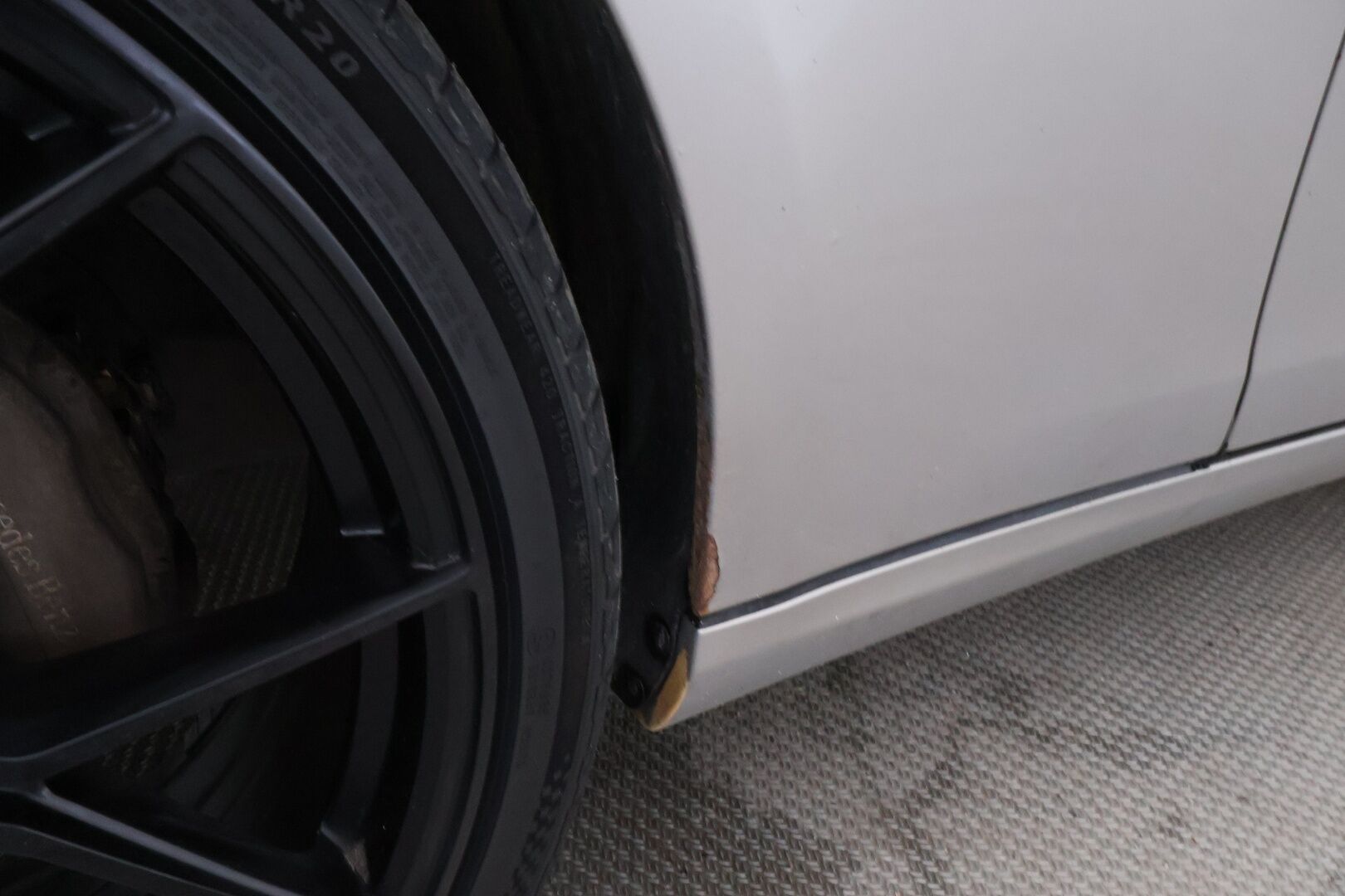 Mercedes-Benz CLS 2005 500 V8 - YritysOutlet - Myydään vain yrityksille - – Tämä auto myydään YritysOutlet -valikoimasta vain yritykselle