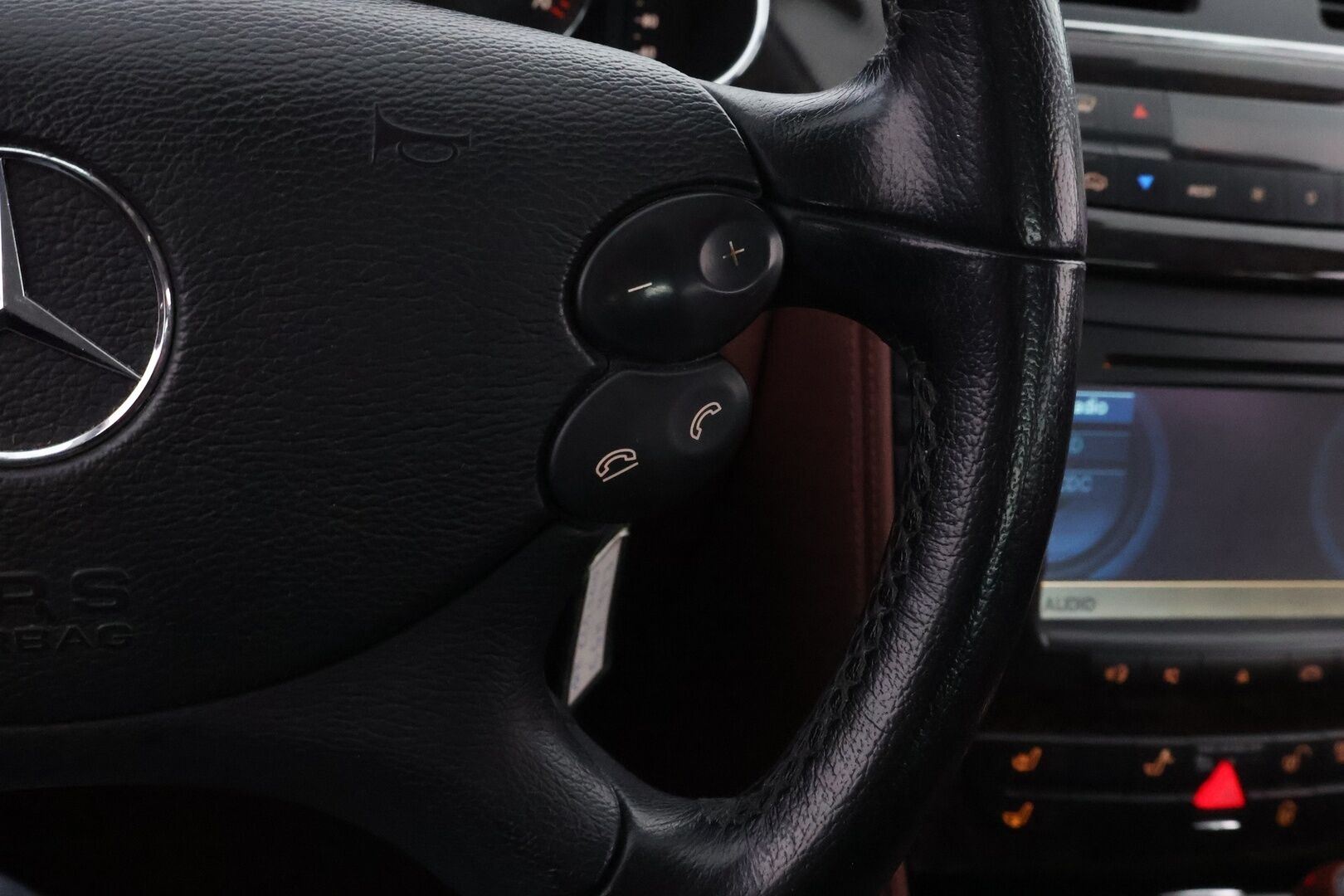 Mercedes-Benz CLS 2005 500 V8 - YritysOutlet - Myydään vain yrityksille - – Tämä auto myydään YritysOutlet -valikoimasta vain yritykselle