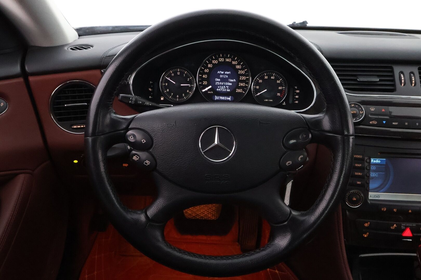 Mercedes-Benz CLS 2005 500 V8 - YritysOutlet - Myydään vain yrityksille - – Tämä auto myydään YritysOutlet -valikoimasta vain yritykselle