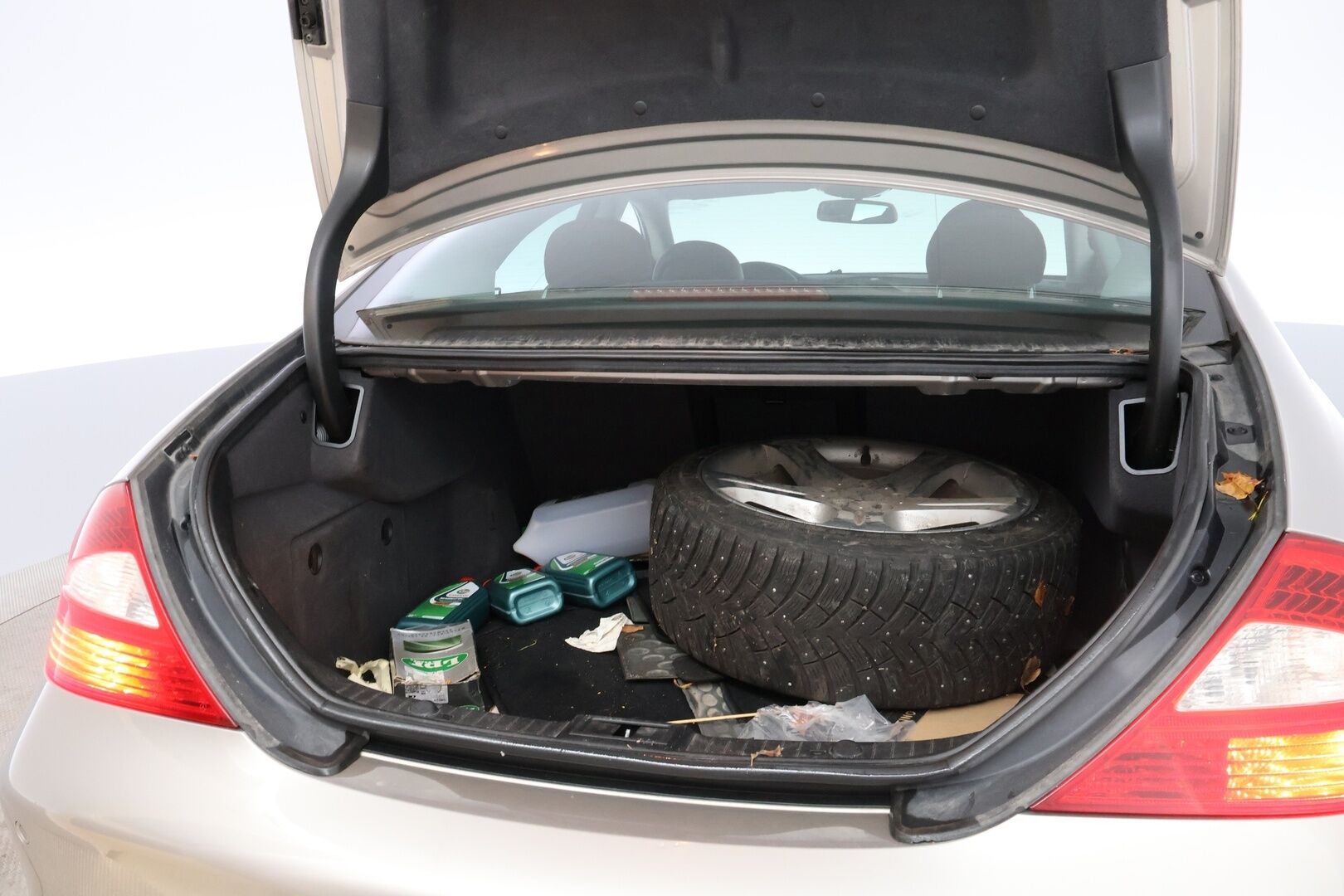 Mercedes-Benz CLS 2005 500 V8 - YritysOutlet - Myydään vain yrityksille - – Tämä auto myydään YritysOutlet -valikoimasta vain yritykselle