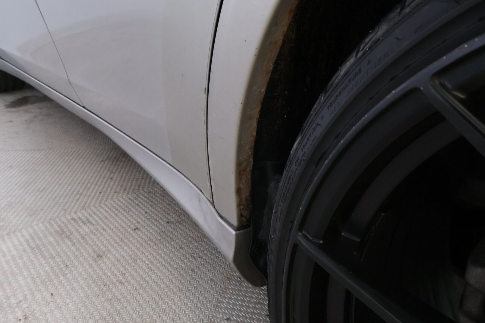 Mercedes-Benz CLS 2005 500 V8 - YritysOutlet - Myydään vain yrityksille - – Tämä auto myydään YritysOutlet -valikoimasta vain yritykselle