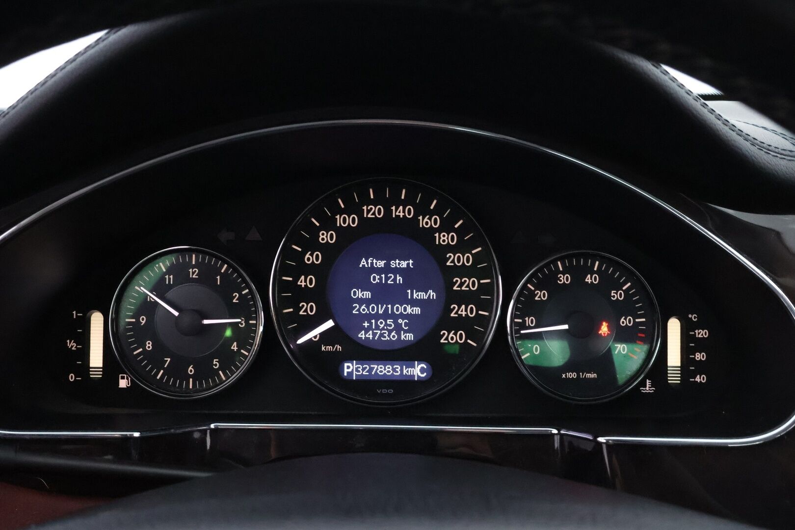 Mercedes-Benz CLS 2005 500 V8 - YritysOutlet - Myydään vain yrityksille - – Tämä auto myydään YritysOutlet -valikoimasta vain yritykselle