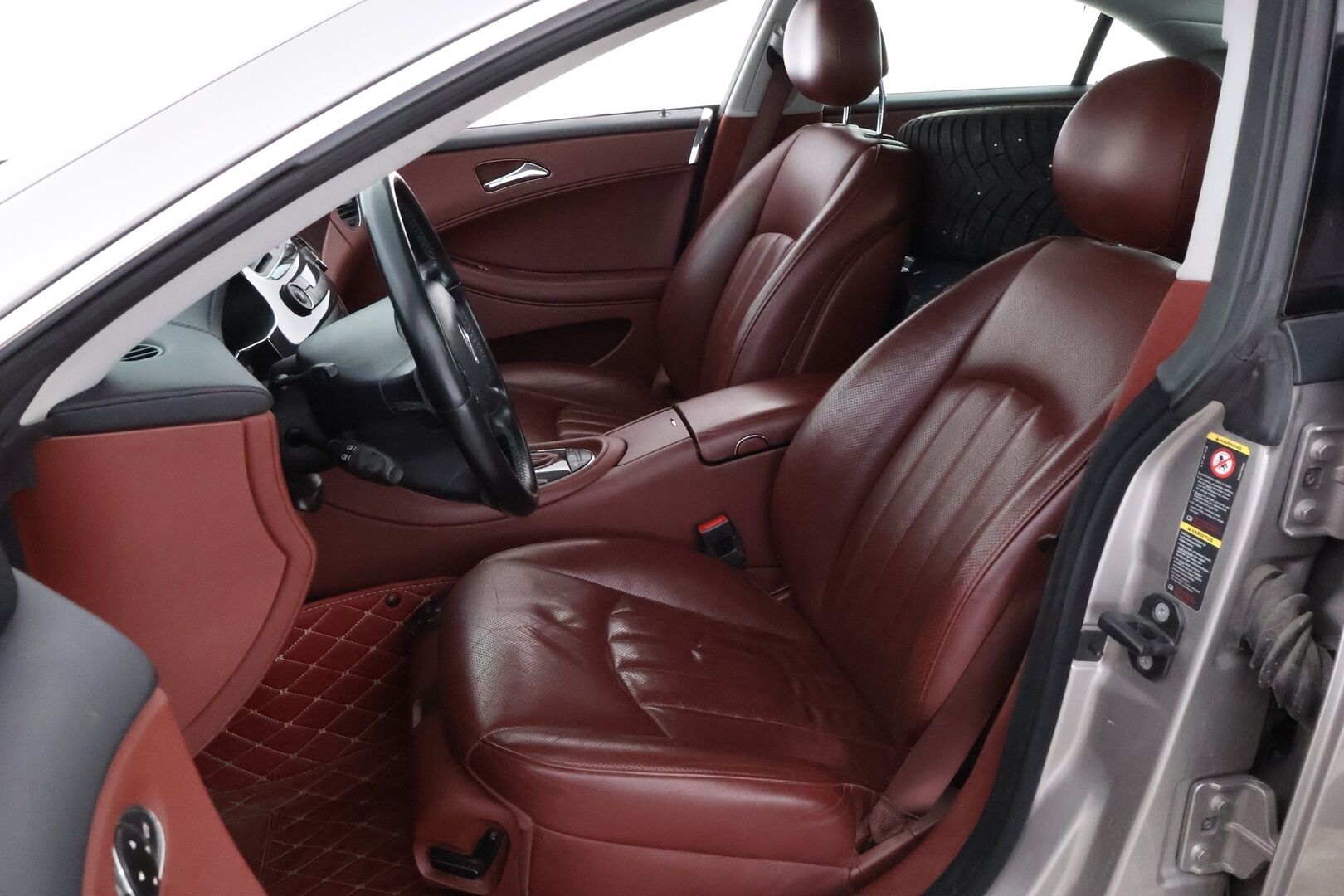 Mercedes-Benz CLS 2005 500 V8 - YritysOutlet - Myydään vain yrityksille - – Tämä auto myydään YritysOutlet -valikoimasta vain yritykselle