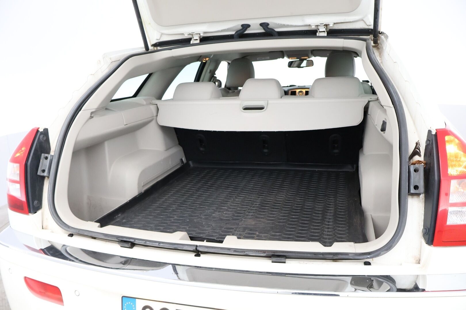 Chrysler 300C 2006 3.5 V6 AWD 5d A - MYYDÄÄN HUUTOKAUPAT.COM