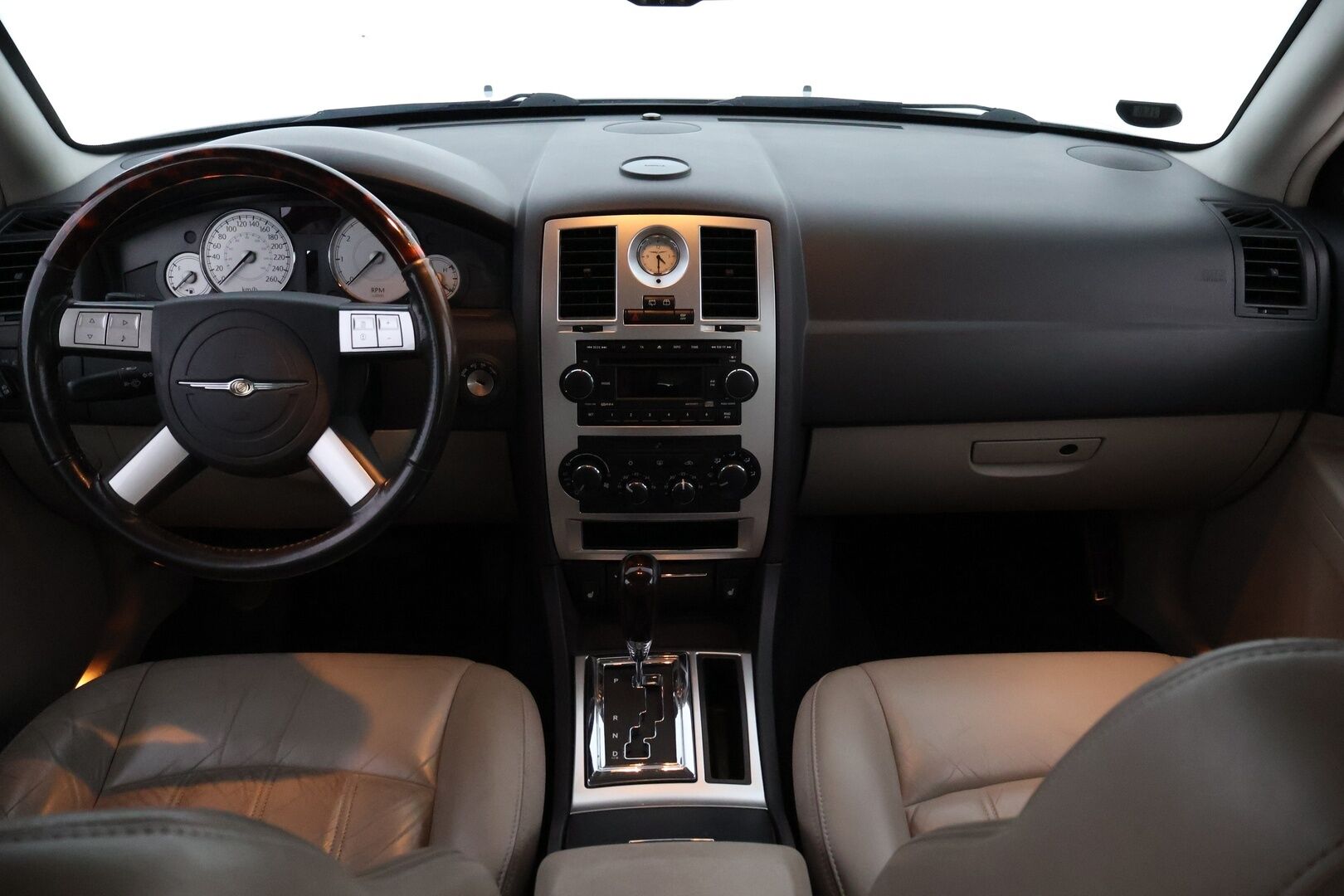 Chrysler 300C 2006 3.5 V6 AWD 5d A - MYYDÄÄN HUUTOKAUPAT.COM
