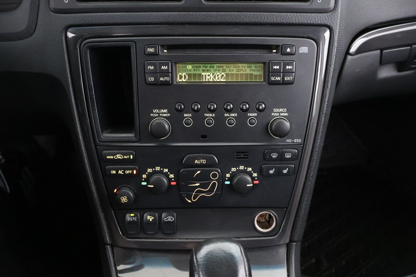Volvo V70 2006 2,5T Geartronic | Myydään huutokaupat.comissa | - | Myydään huutokaupat.comissa | Koukku | Suomi-auto | Lohko | LED-lisävalo | 2x vanteet renkaineen | Tehokas malli! |