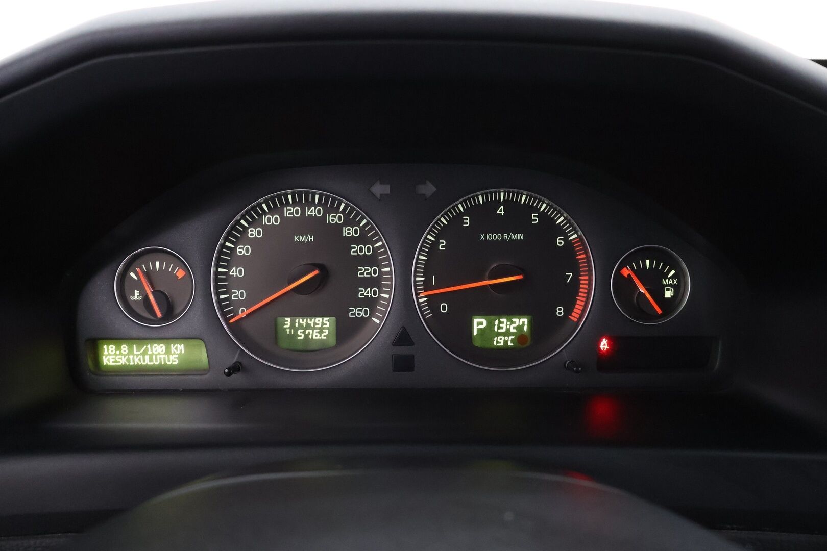Volvo V70 2006 2,5T Geartronic | Myydään huutokaupat.comissa | - | Myydään huutokaupat.comissa | Koukku | Suomi-auto | Lohko | LED-lisävalo | 2x vanteet renkaineen | Tehokas malli! |