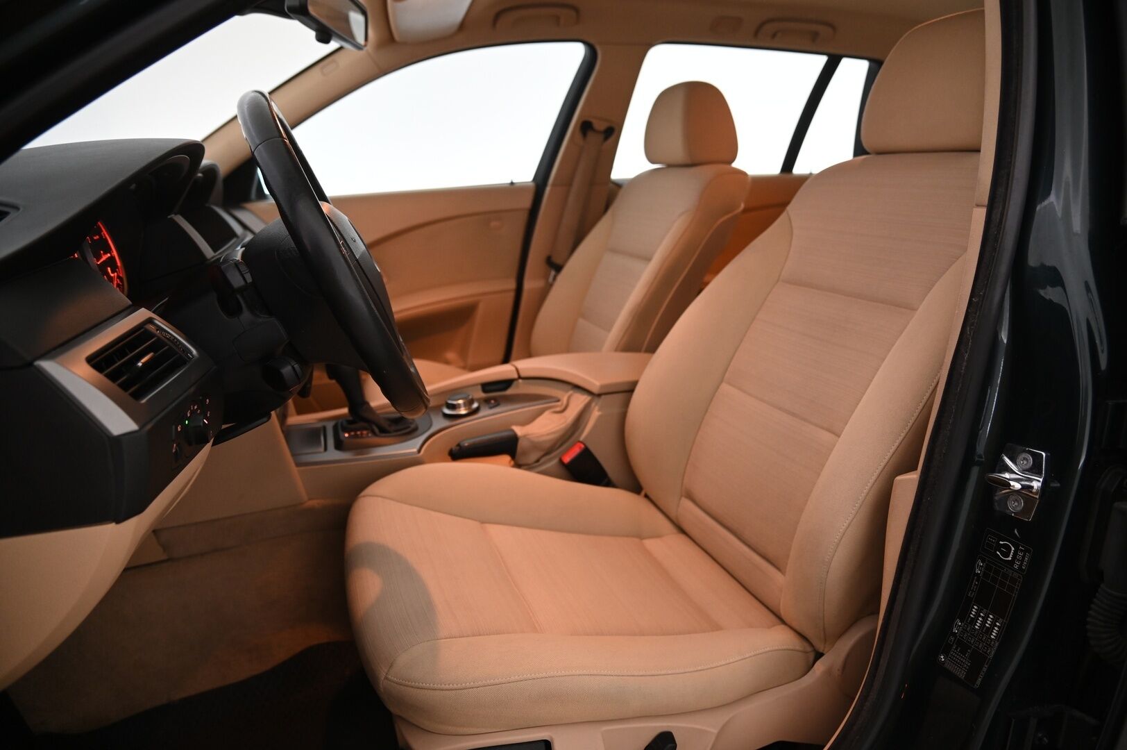 BMW 523 2006 *Myydään Huutokaupat.com*
