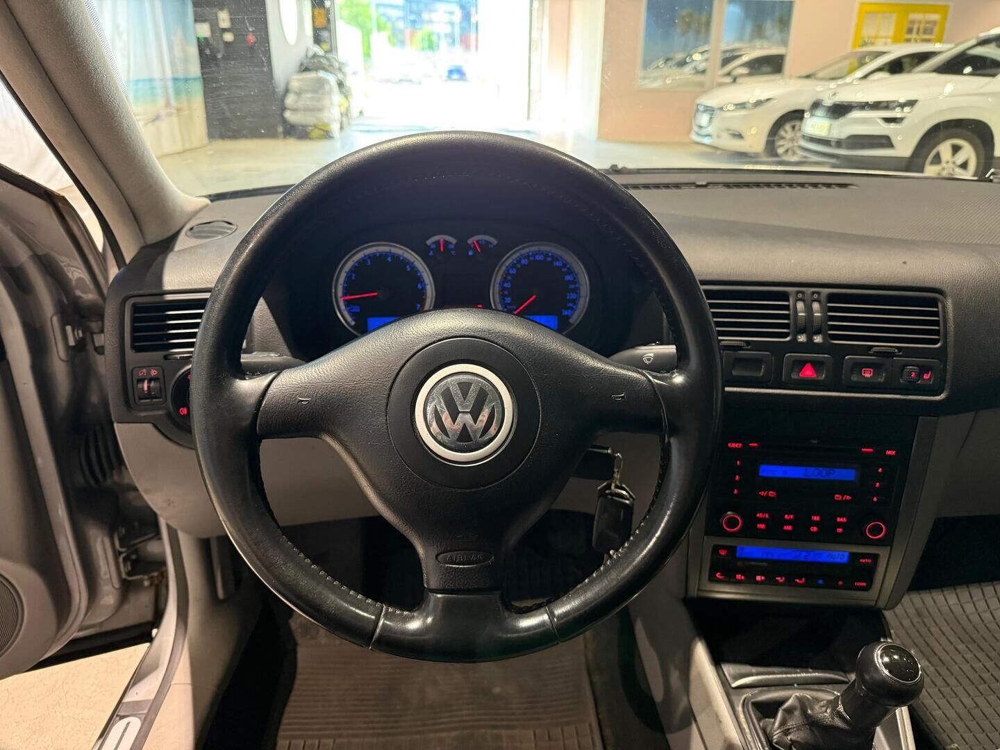 Volkswagen Golf Variant 2006 1,6 77 kW Trendline / Myydään huutokaupat.com:issa! - 2x renkaat&vanteet / Huoltokirja / Lohkolämmitin / 2x avain